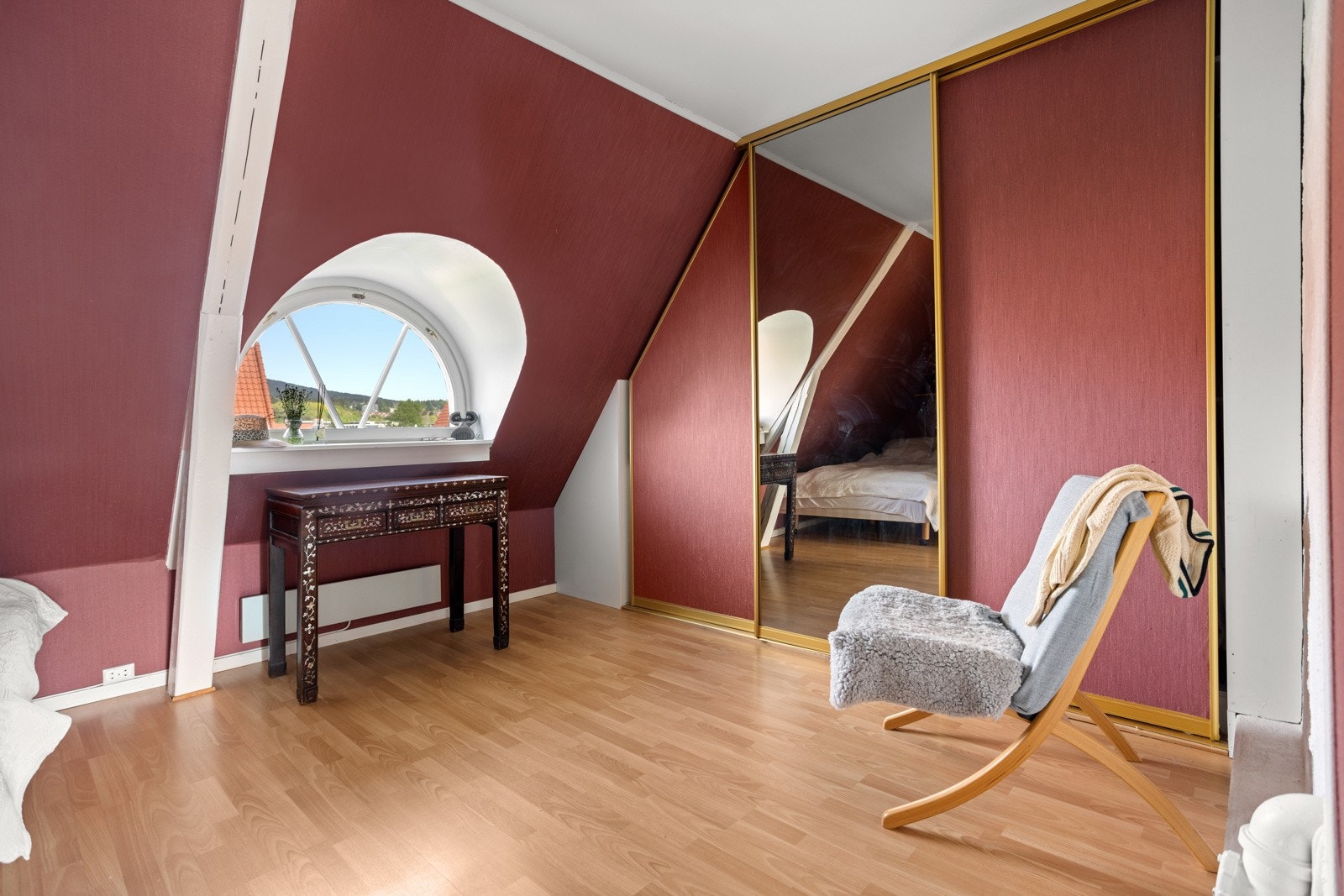 Videre kommer man opp til boligens loftsetasje. Galleribilde