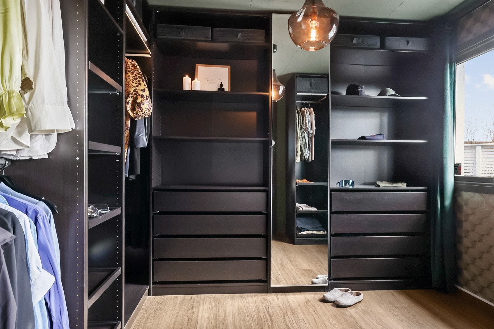 Garderobe Galleribilde