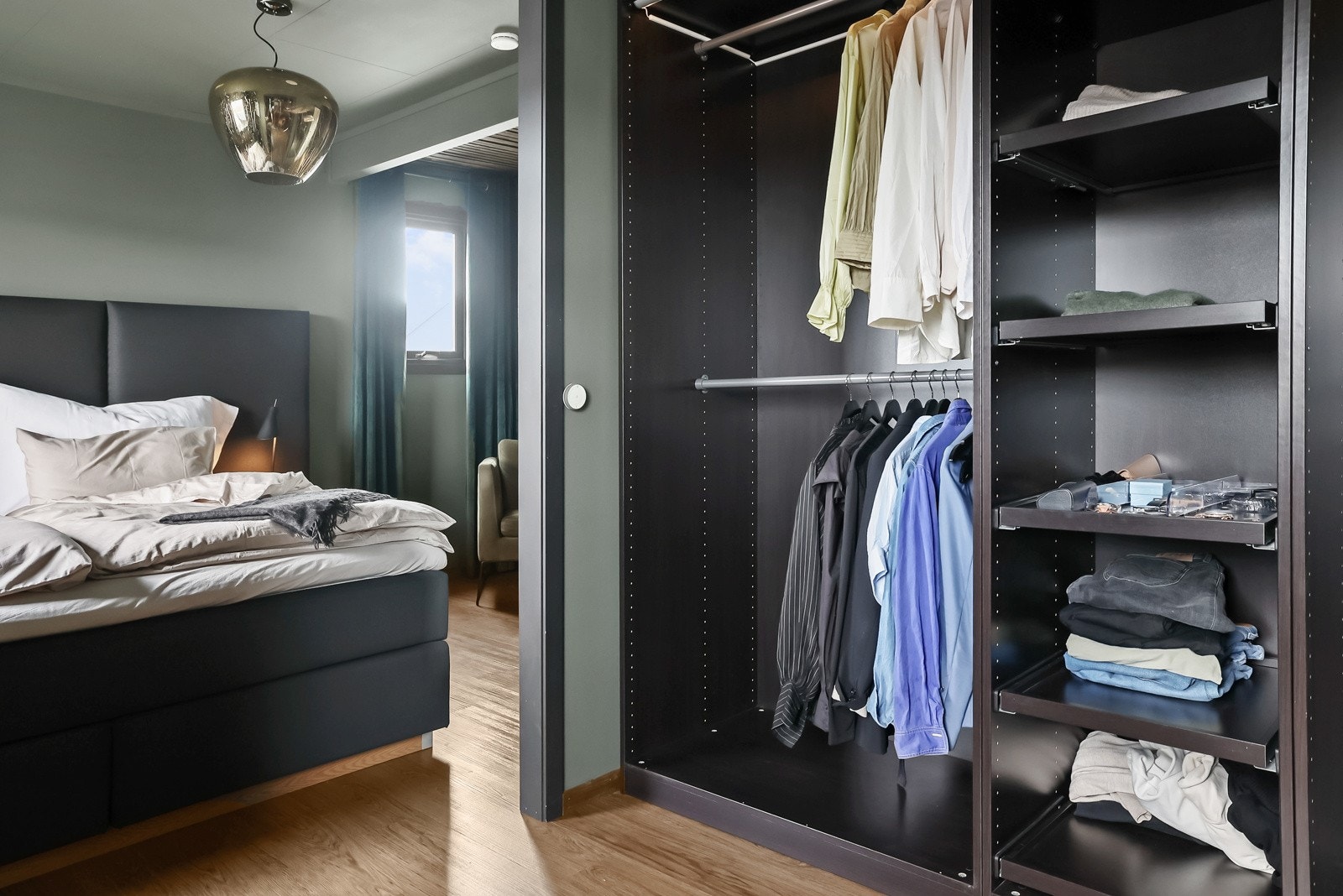 Garderobe Galleribilde