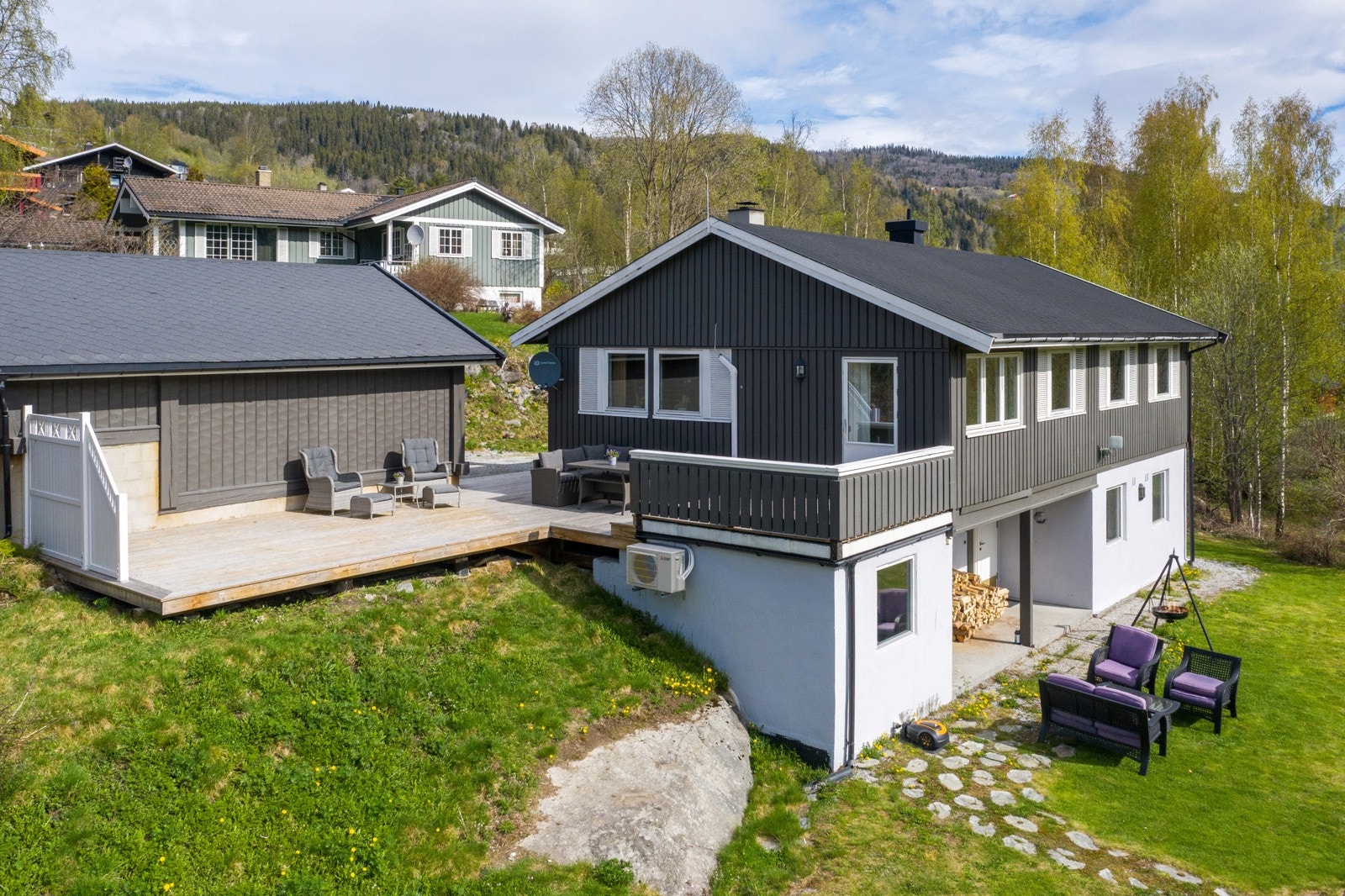 Her nyter man solen i lune og koselige solkroker. Galleribilde