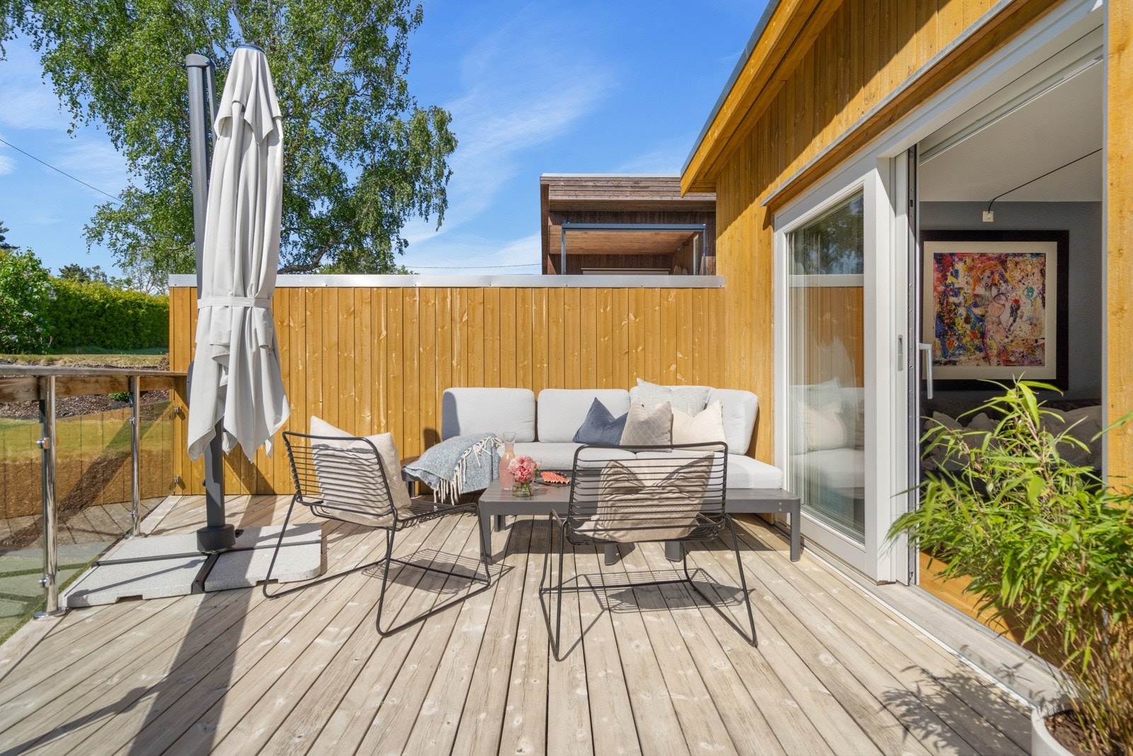 Her er det god plass til utemøbler og grill Galleribilde