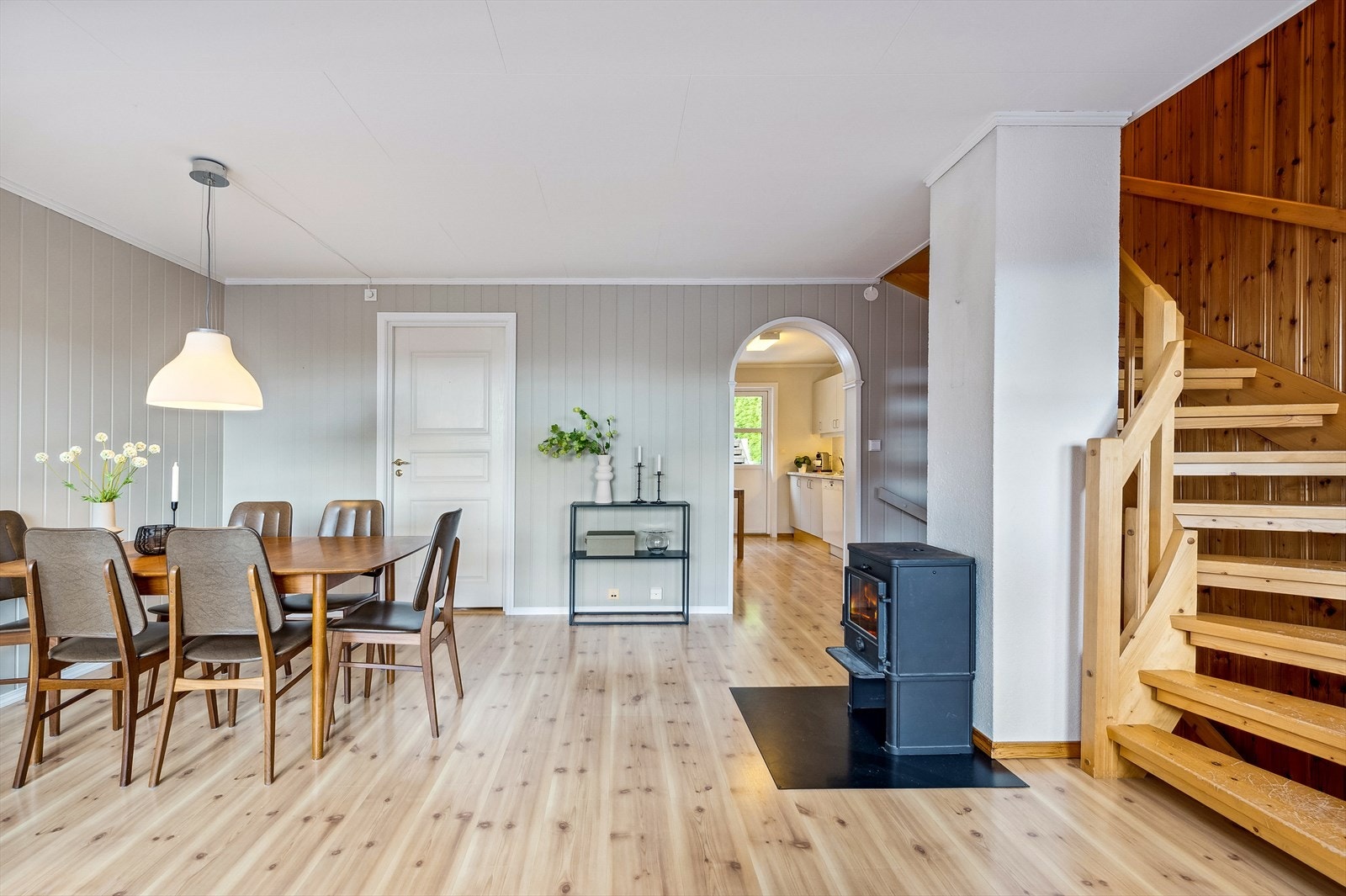 Peisovn midt i stuen for ekstra kos og varme. Galleribilde