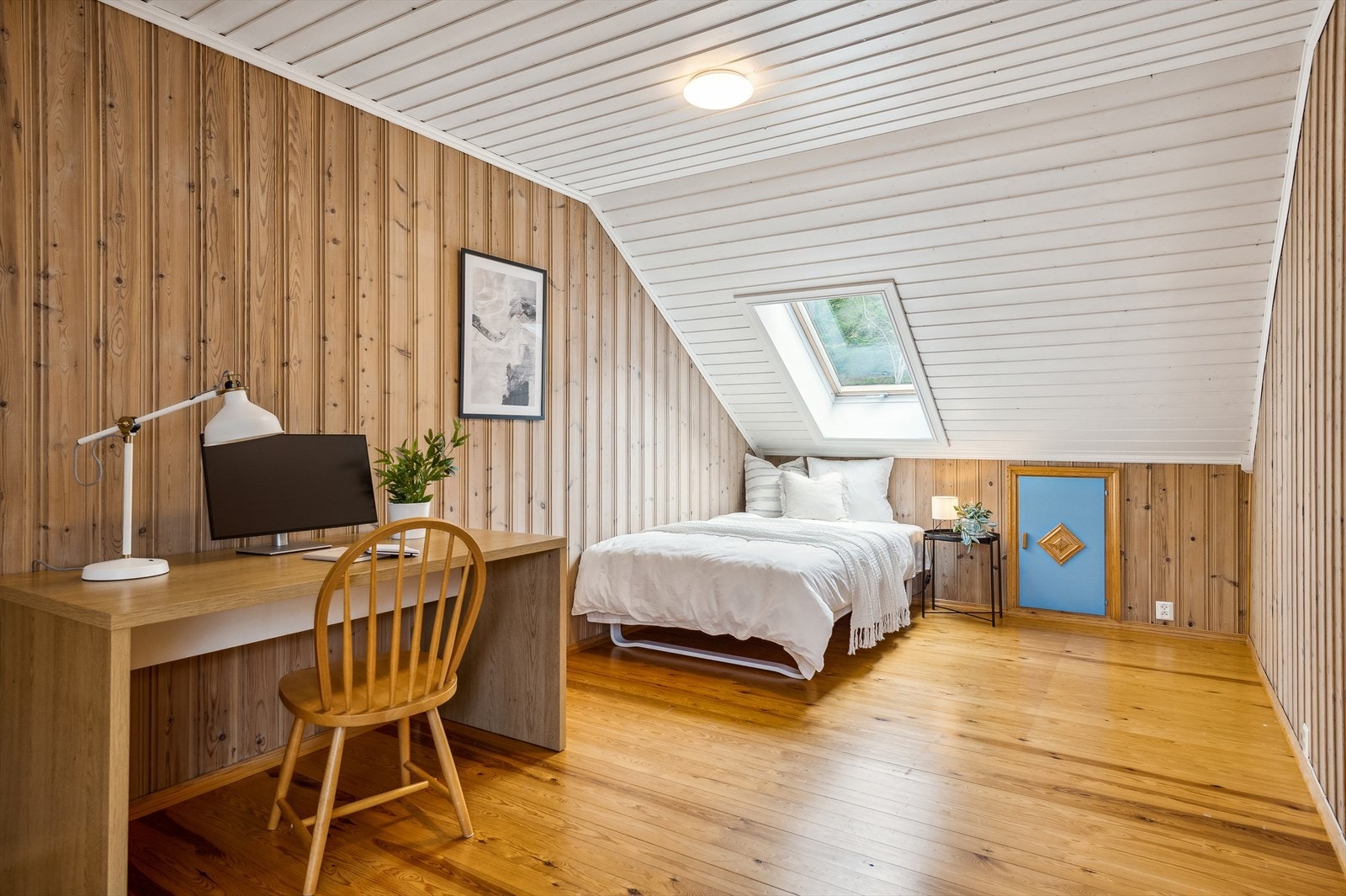 Loftstue - dagens eier har benyttet dette som et ekstra soverom Galleribilde
