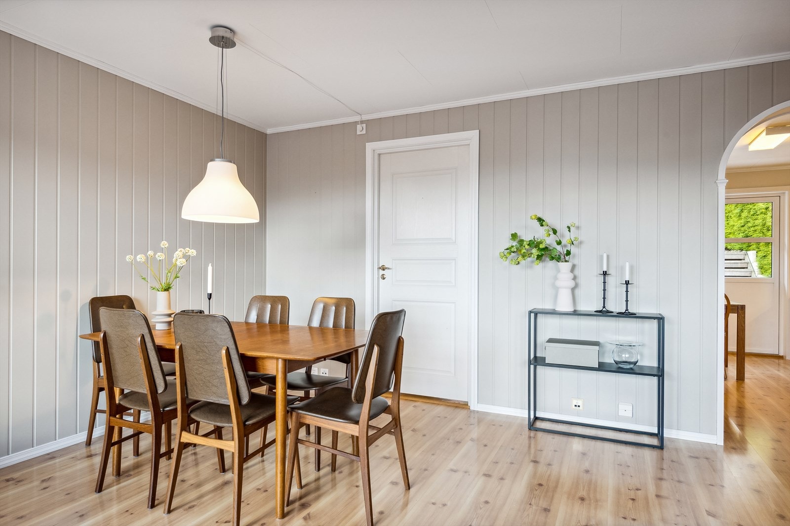 God plass til spisemøbler Galleribilde