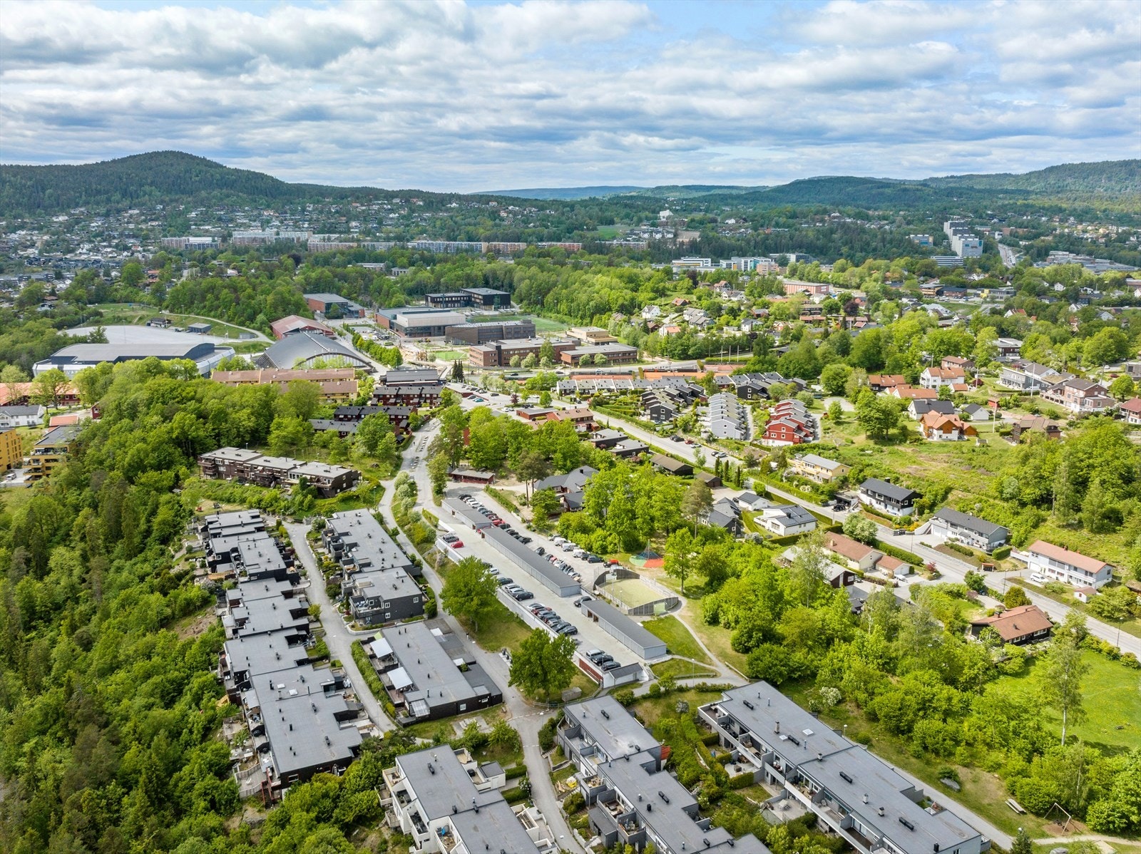 Bleikeråsen er et populært sted å bo, takket være den supre beliggenheten. Galleribilde