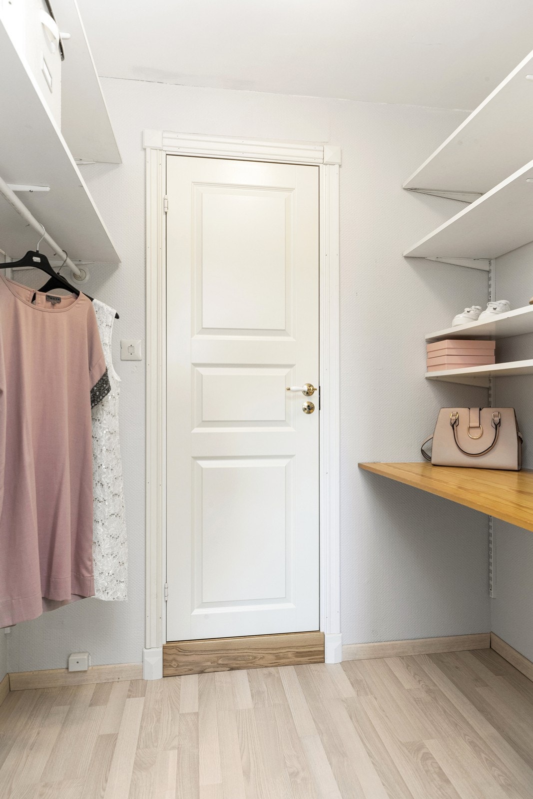 Garderobe Galleribilde