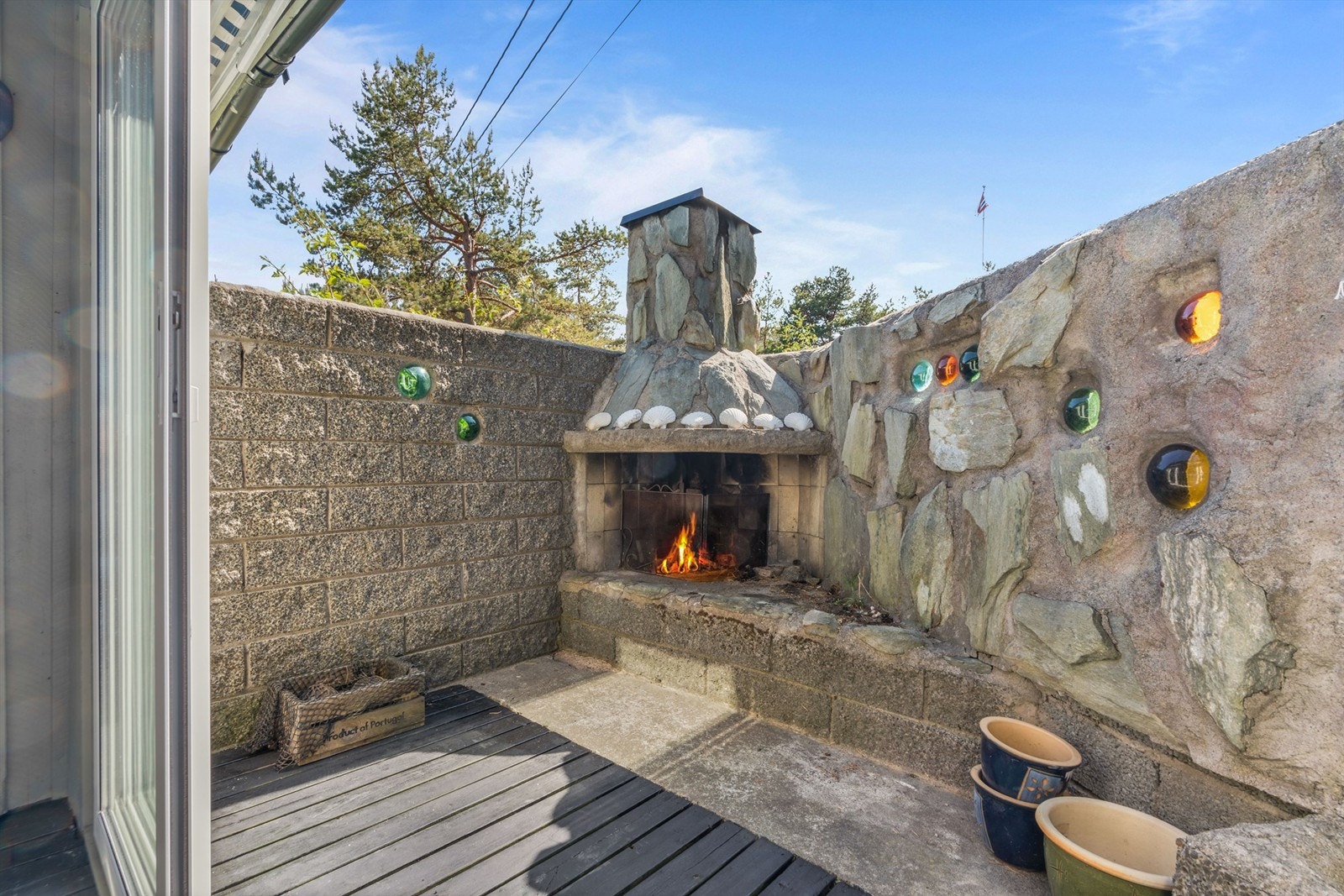 Høye vegger gir le for sydvestlig og nordvestlig vind. Galleribilde