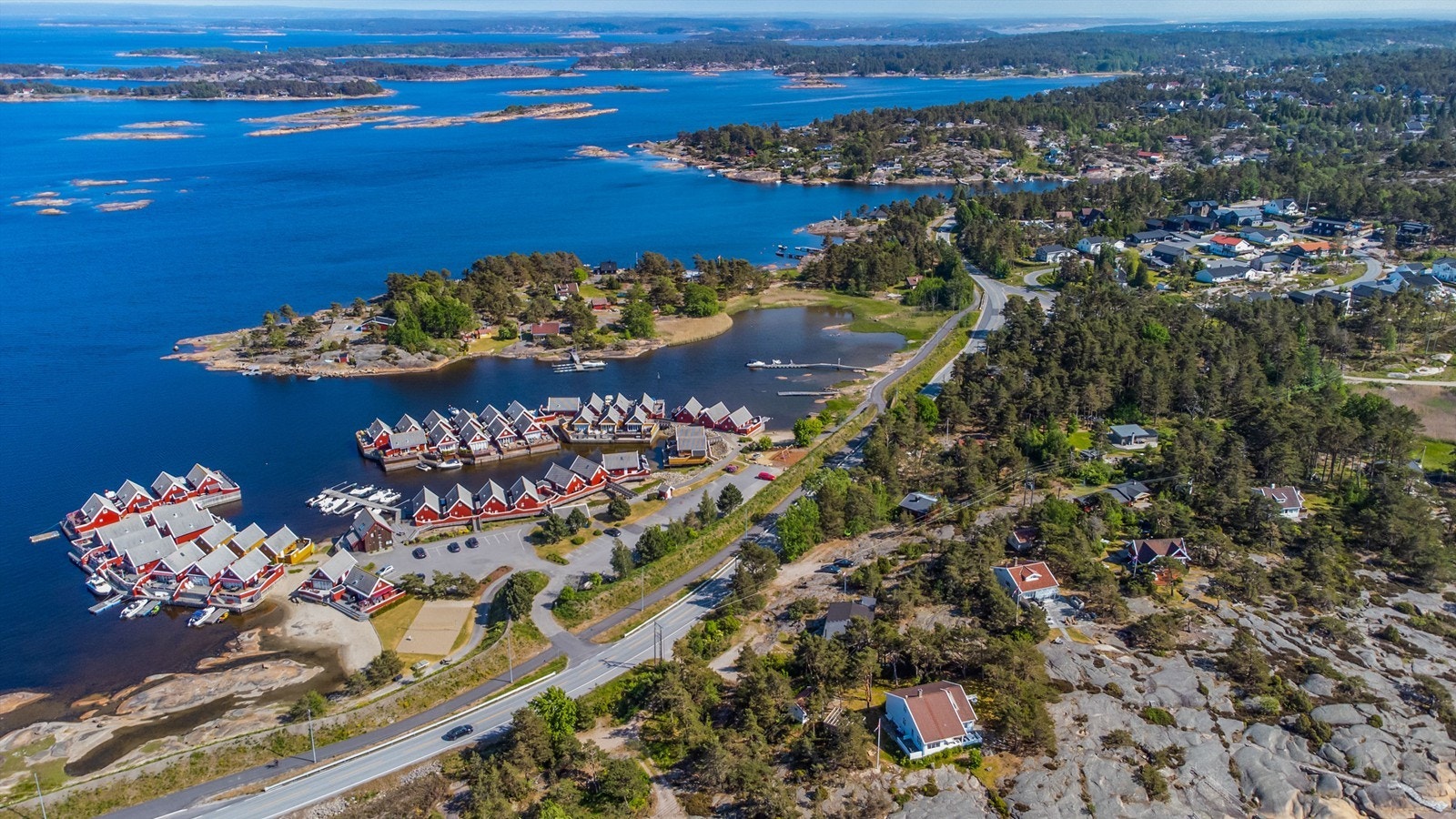 På Sildeodden kan du tilbringe feriedagene bokstavelig talt midt i den omfangsrike Hvaler-skjærgården. Galleribilde