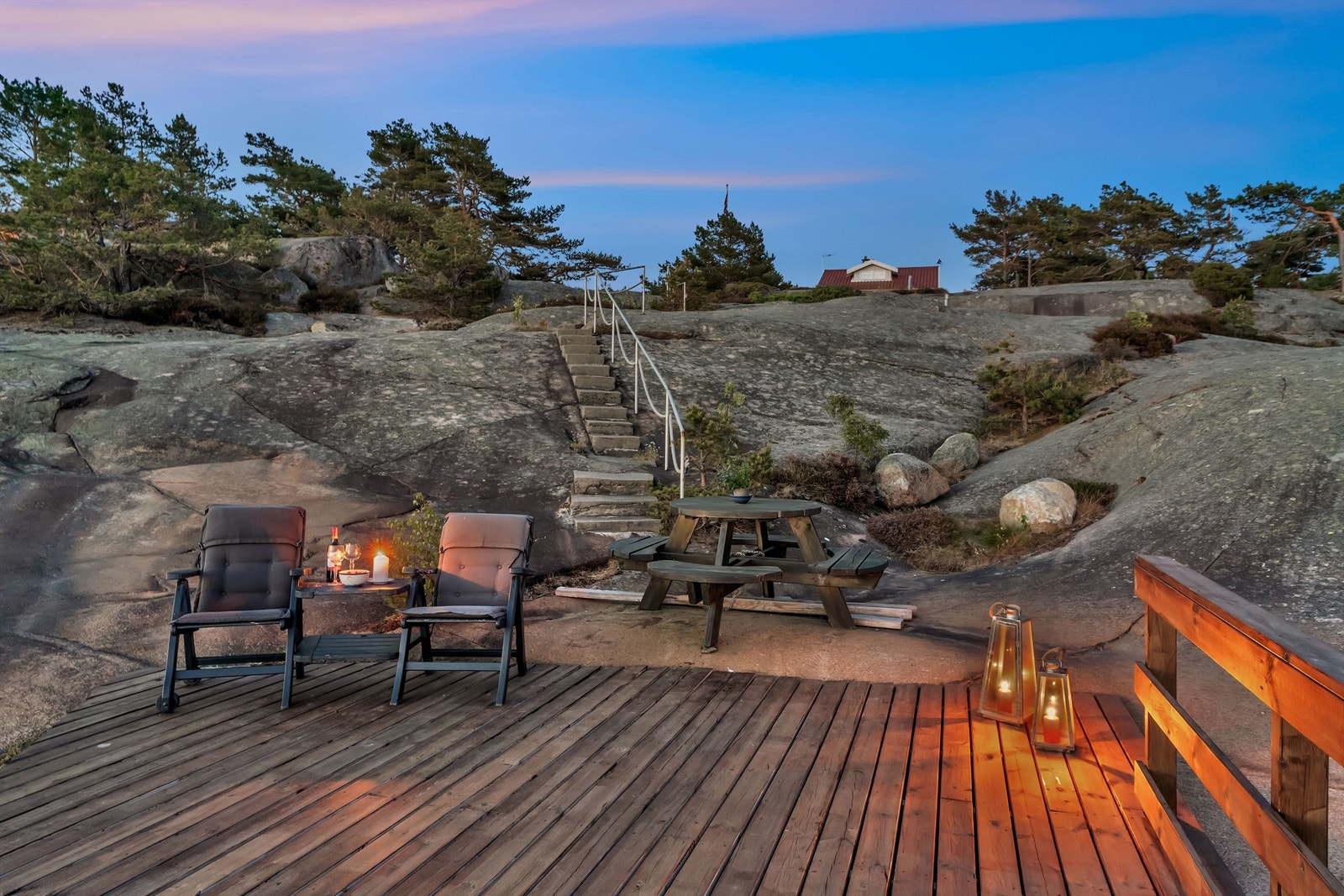 Adgang ned til sjøen fra en øst-vest gående arm fra tomtens hoveddel. Galleribilde