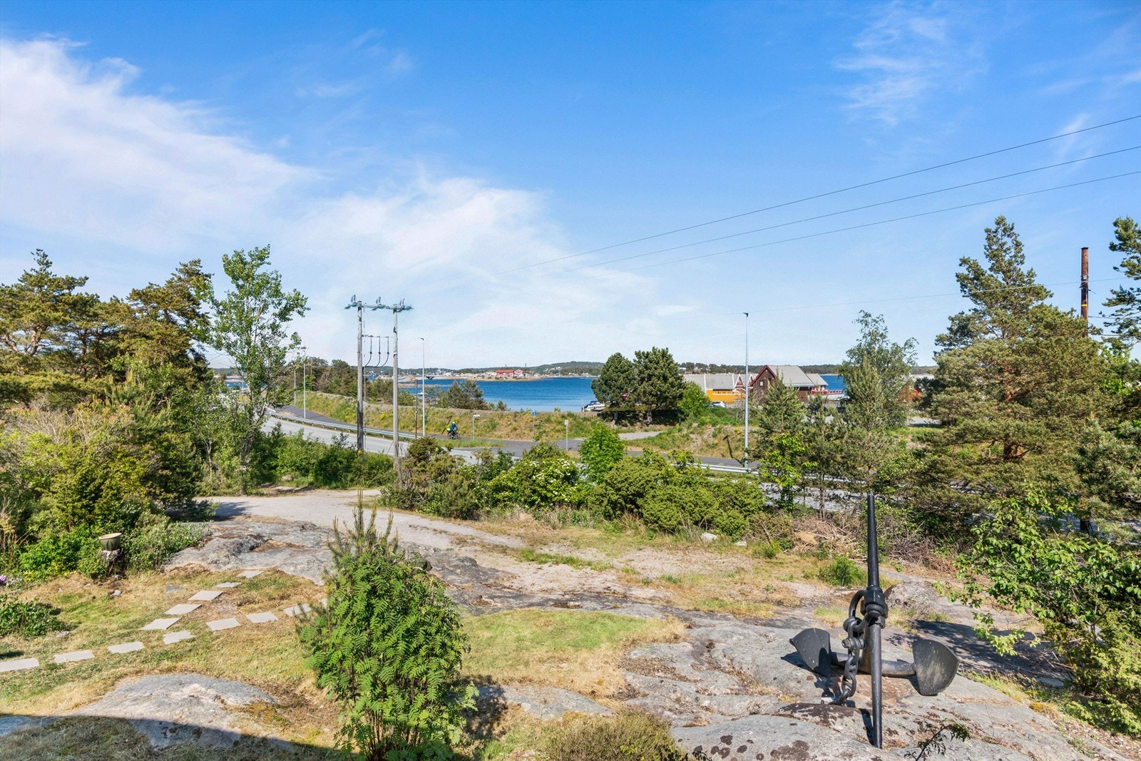 Utsikt mot Stokken og smul sjø innenfor Fastlandsveien. Galleribilde