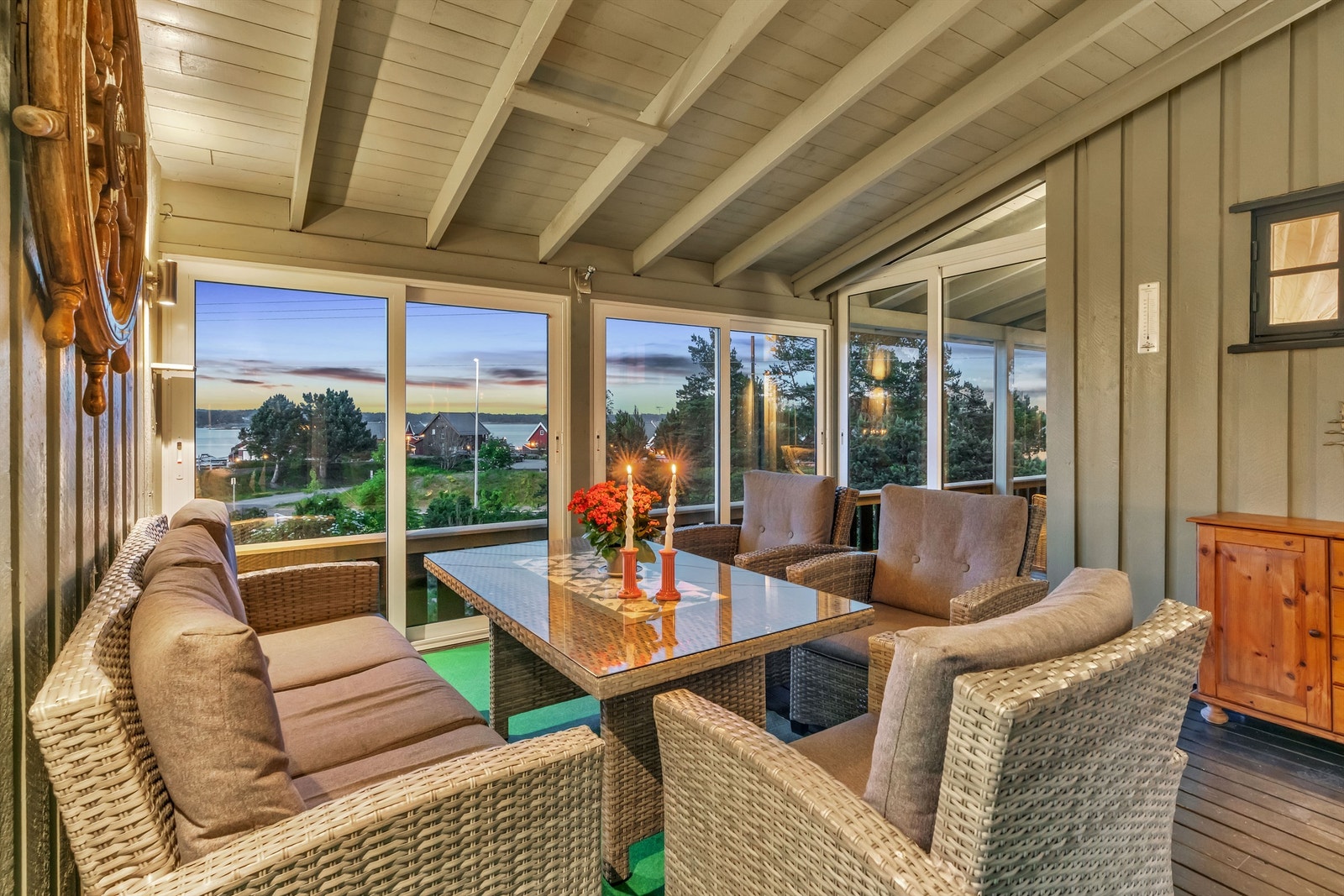 Terrassens glass kan enkelt skyves til side. Galleribilde