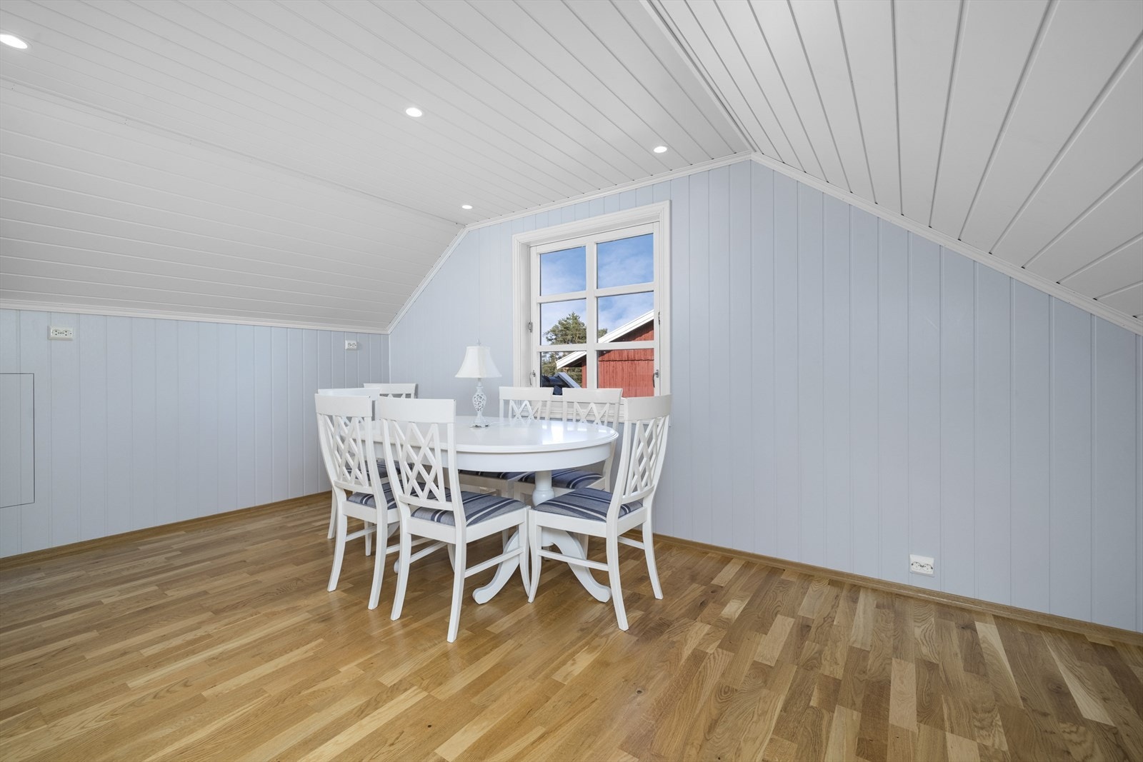 Innredet loftstue i 2. etasje. Galleribilde