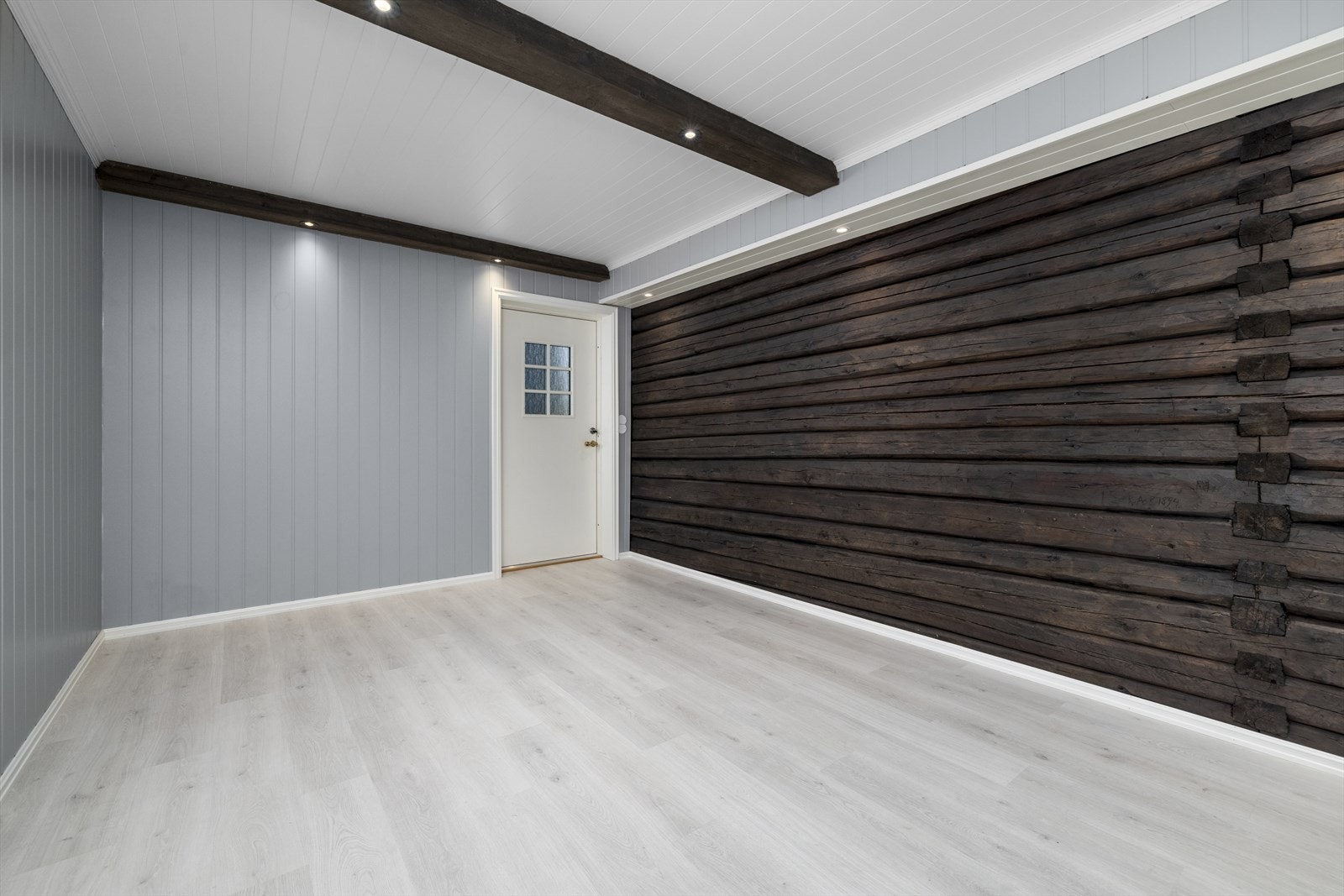 Innredet trappegang med downlights. Galleribilde