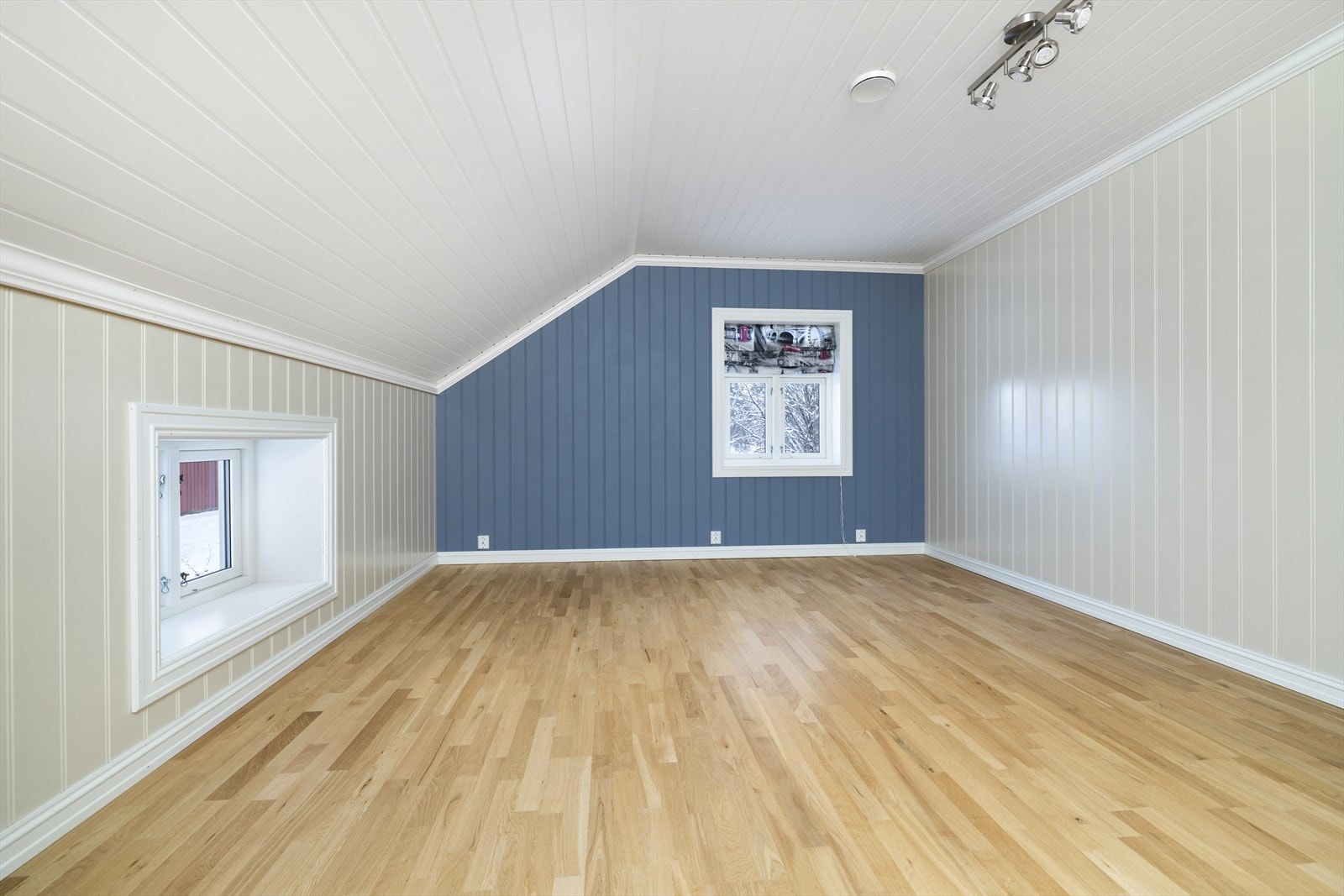 Alle har parkett på gulv og lyse overflater. Galleribilde