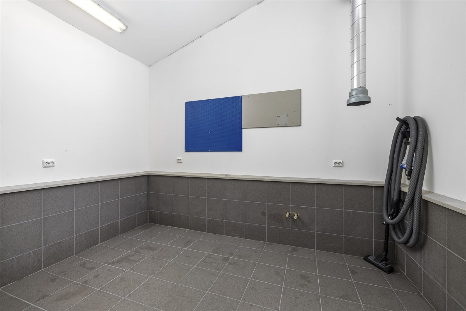 Lagerrom. Galleribilde