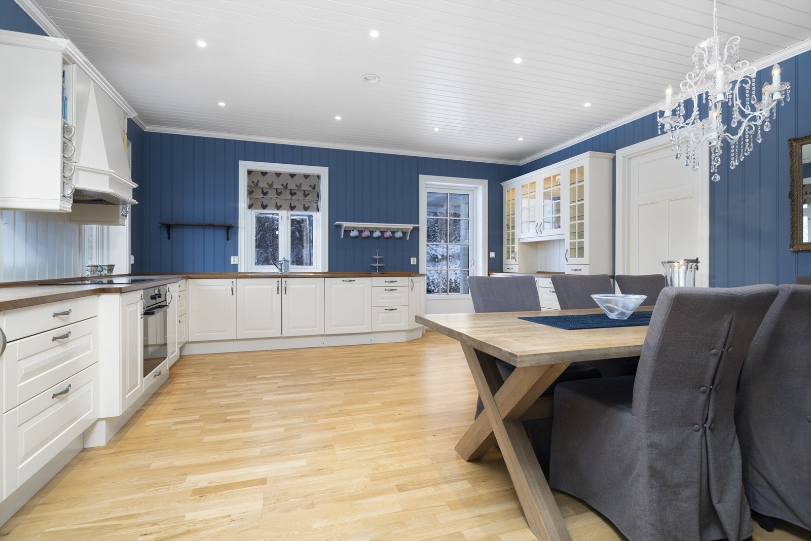 Innredningen er utstyrt med integrerte hvitevarer. Galleribilde