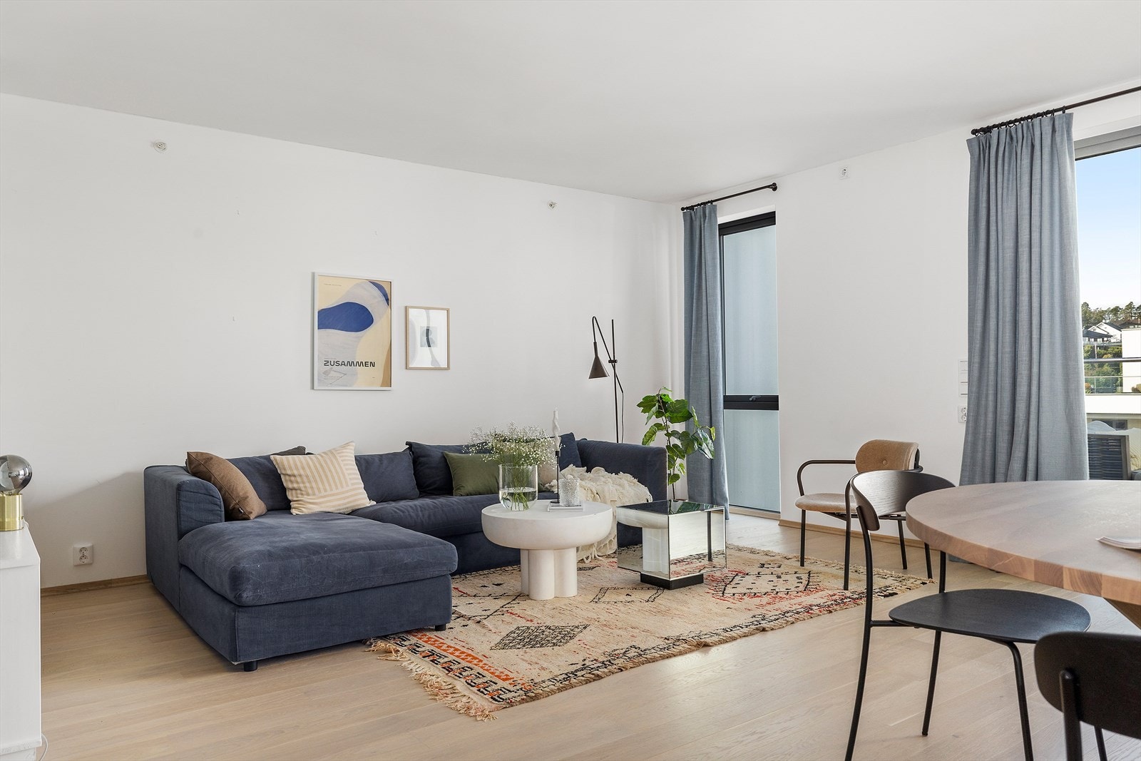 Det er mulighet for å dele opp stuen dersom man har behov for ett 3. soverom. Galleribilde