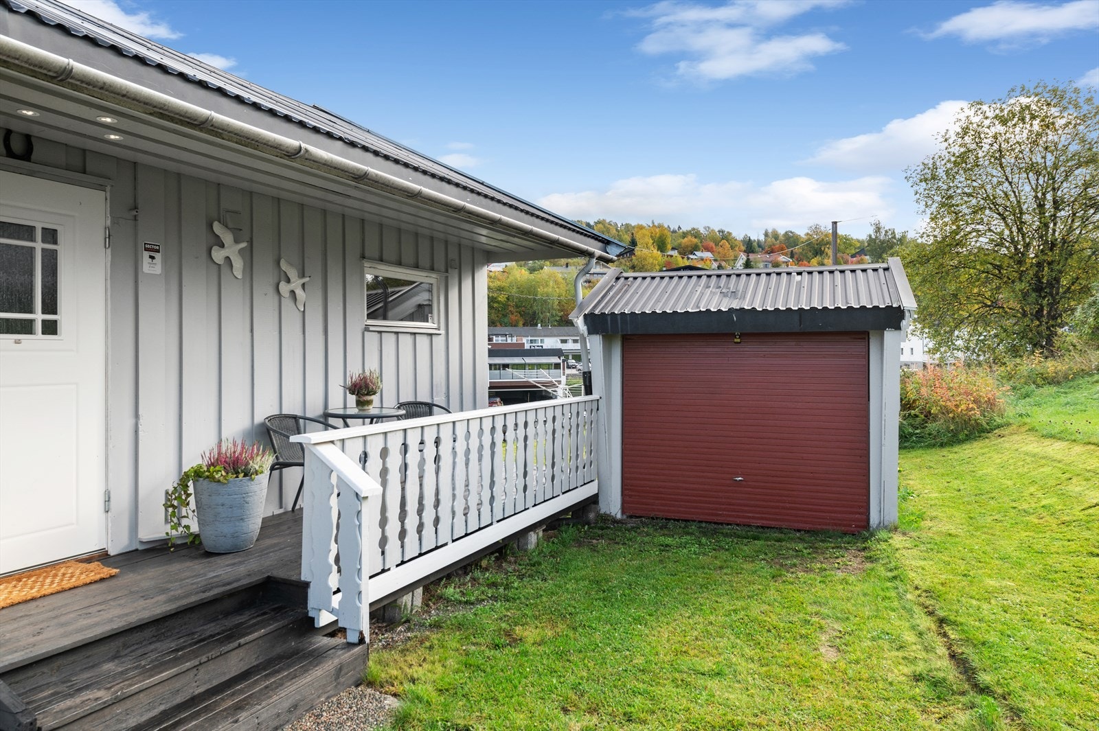 Enkel garasje m/vippeport Galleribilde