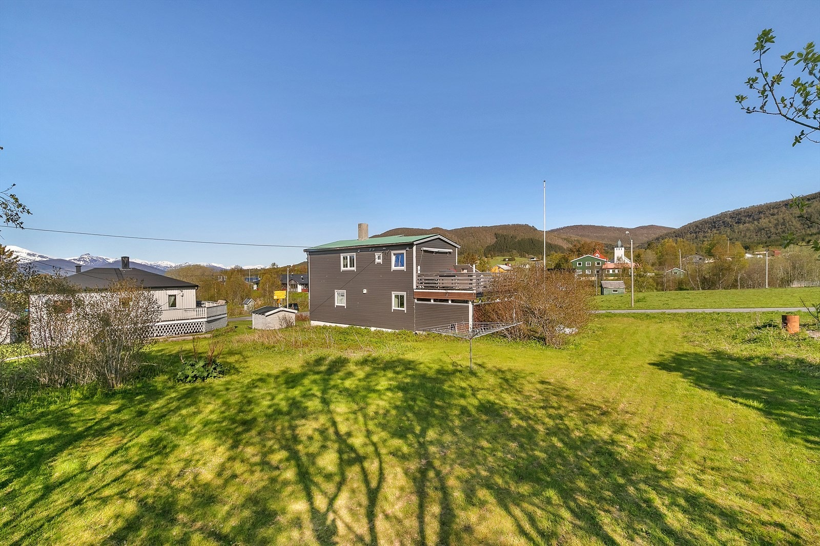 Stor opparbeidet plen Galleribilde