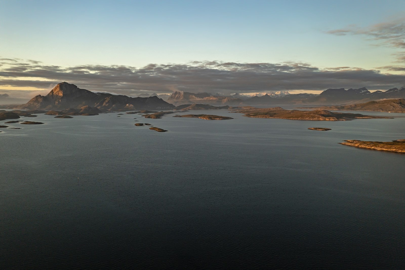 Det første kjente navn på fastboende var fra 1612, Per Flatøy. Han var bruker av øya og kirken var eier. Galleribilde
