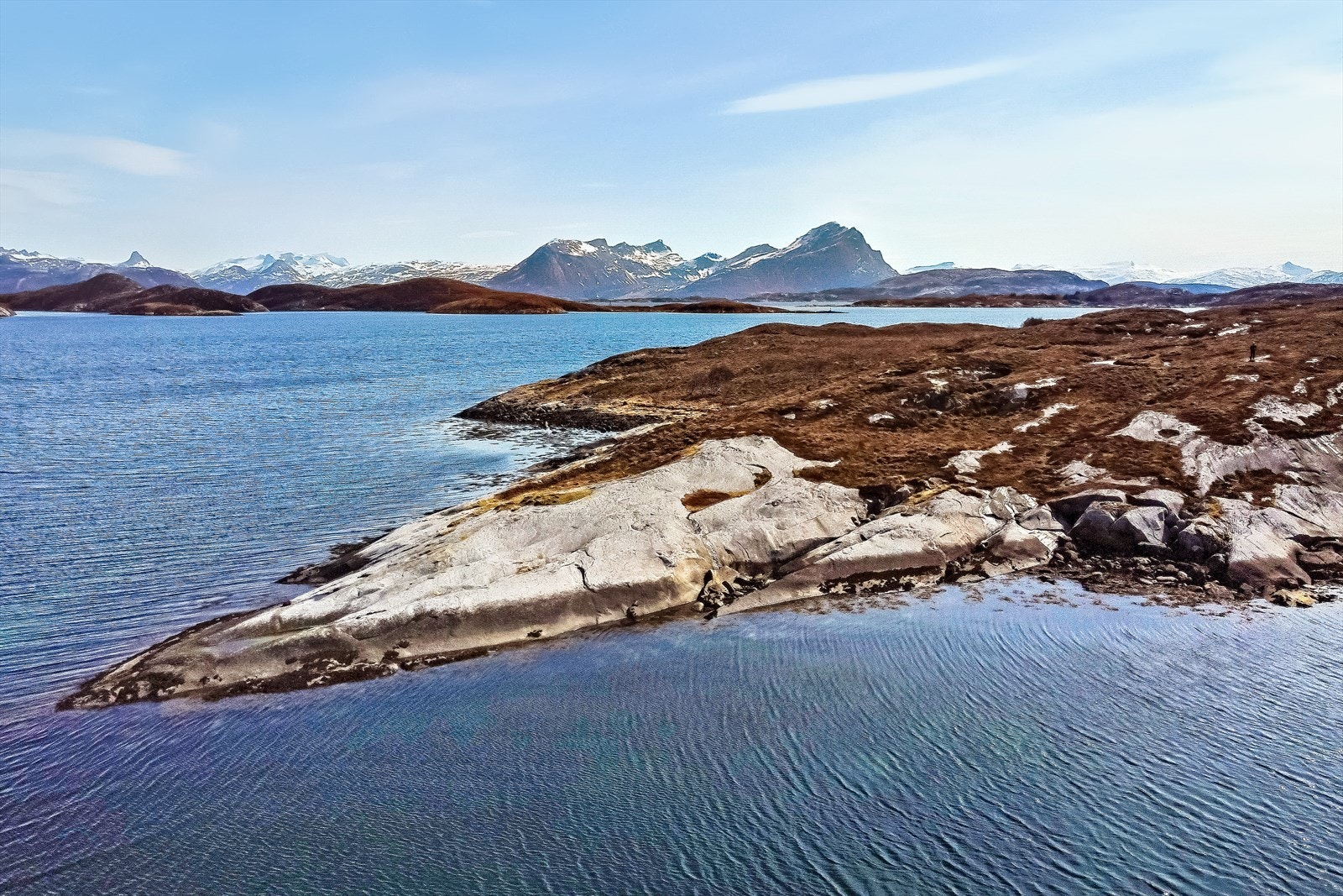 Dette er eiendommen for deg som ser ette noe helt spesielt, særegent og som drømmer om fine dager på Helgelandskysten. Galleribilde