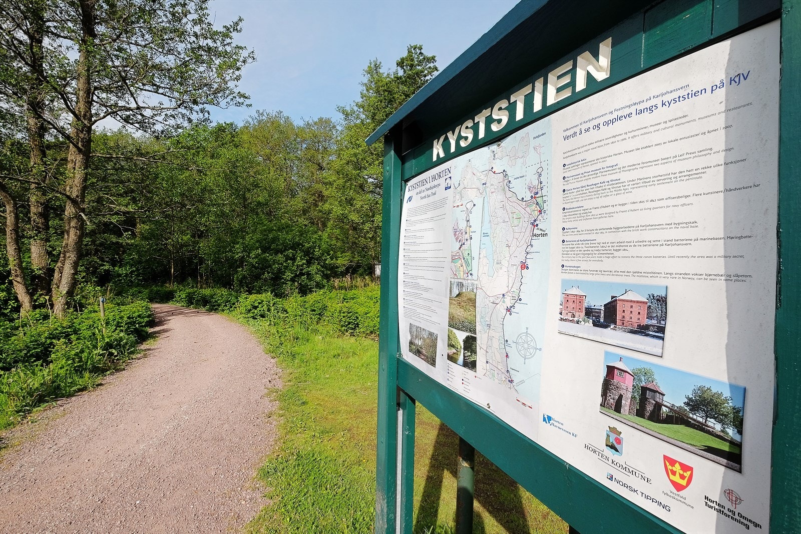 Kyststien som nærmeste nabo til borettslaget. En mil tur/retur Åsgårdstrand. 5 km tur/retur Borrehaugene. Galleribilde