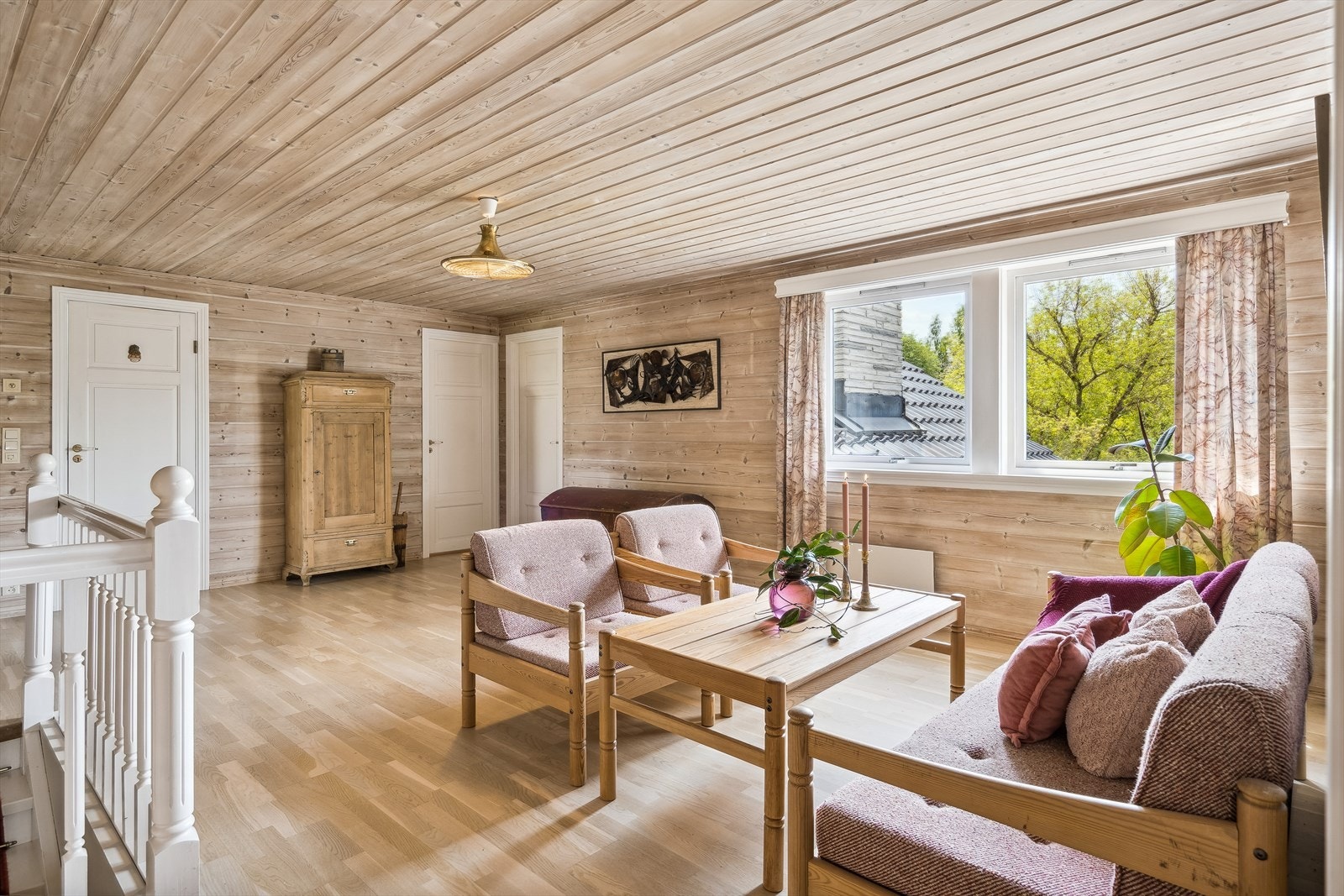 Loftstue. Galleribilde