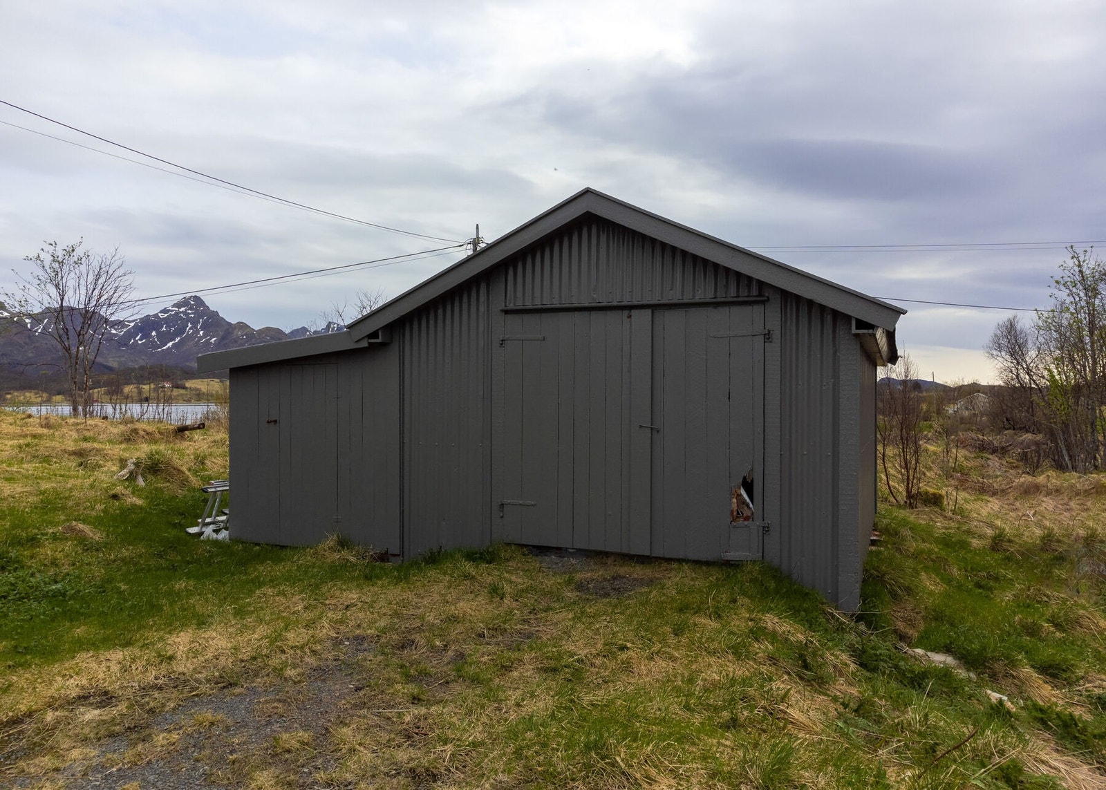 Garasje/uthus på ca 16 m2, med vedbod Galleribilde