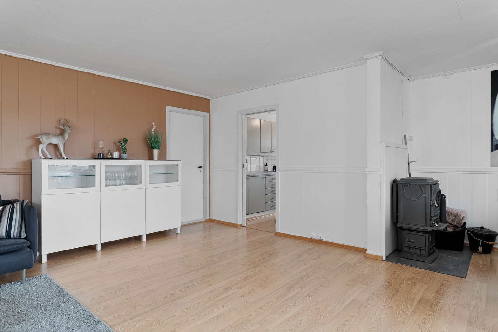Fra stuen er det adkomst til kjøkkenet Galleribilde