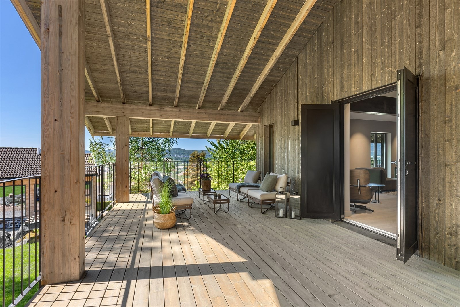Fra stuen er det utgang til terrasse Galleribilde
