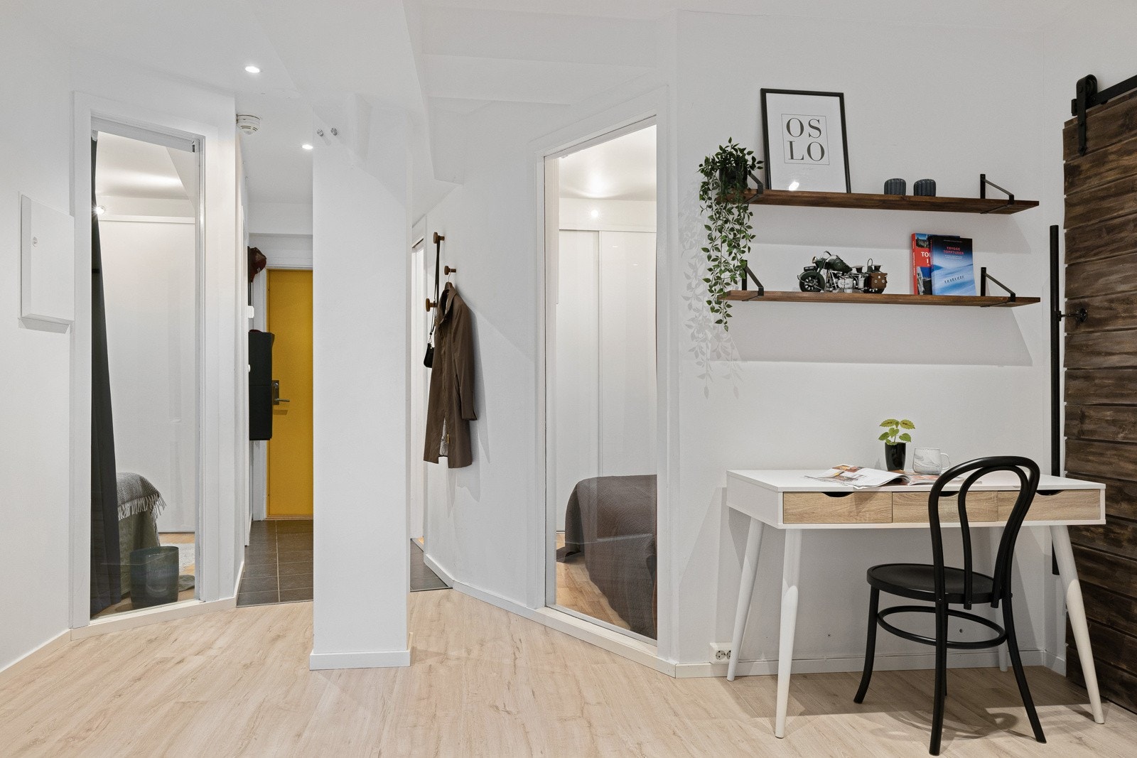 Leiligheten har åpen og luftig, og har en god soneinndeling. Galleribilde