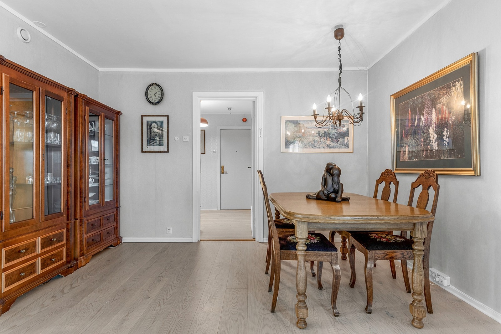 God plass til spisebord. Galleribilde