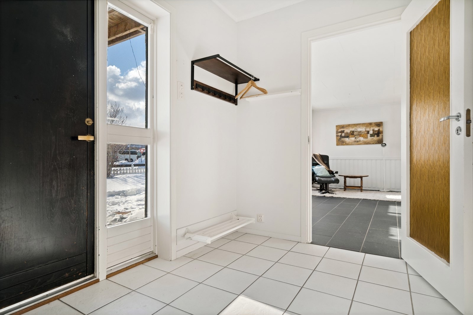 Entré i u.etg med sko- og hattehylle. Galleribilde