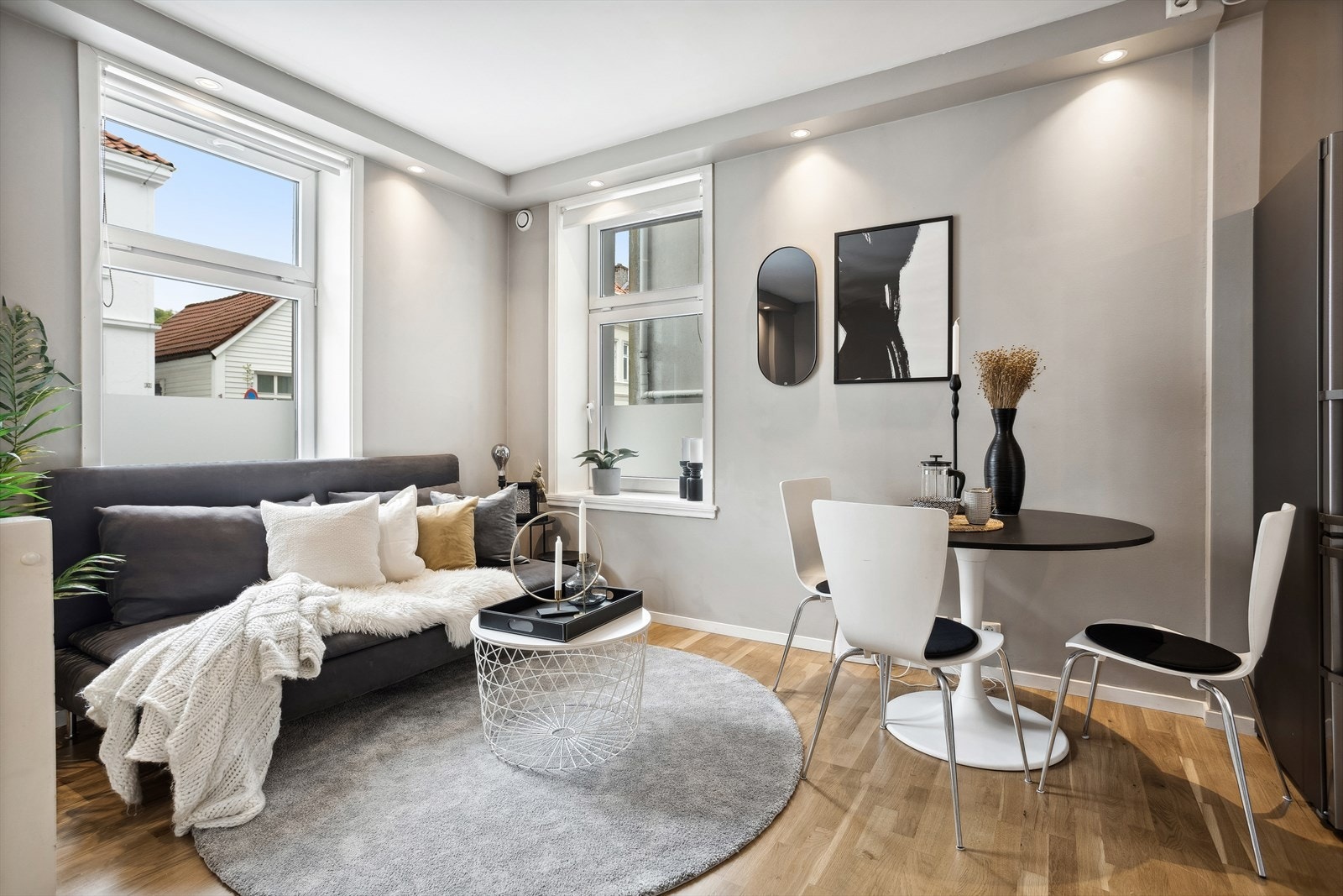 God plass til både salong og spisebord i stue. Galleribilde