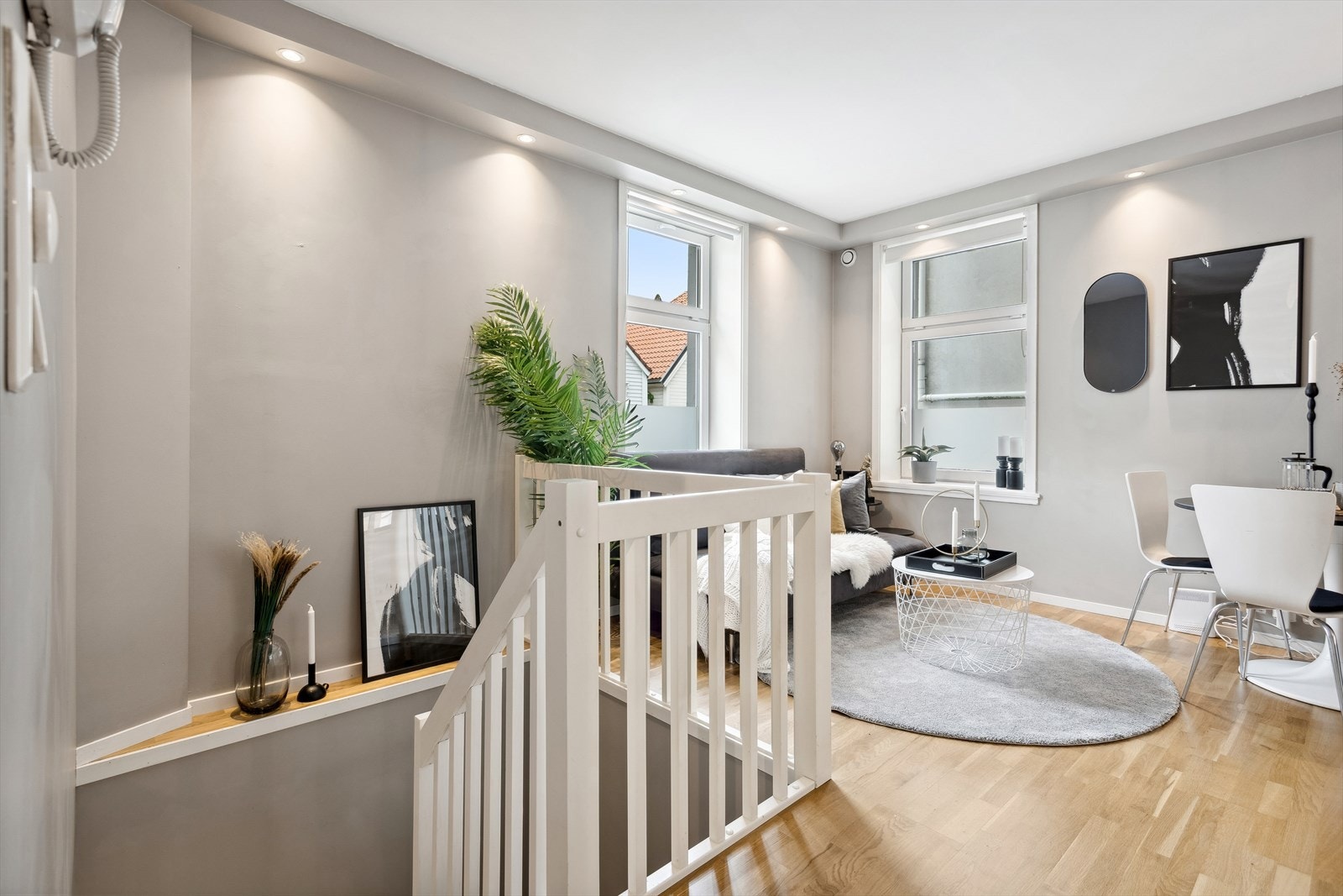 Romslig og lys 4 roms leilighet med sentral beliggenhet. Galleribilde