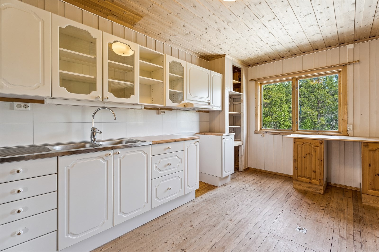 Kjøkkeninnredningen ble byttet i 2013. Galleribilde