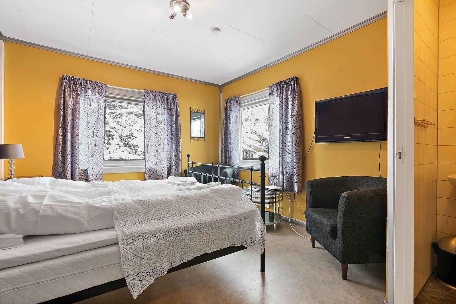 Soverom med tilgang til bad. Galleribilde