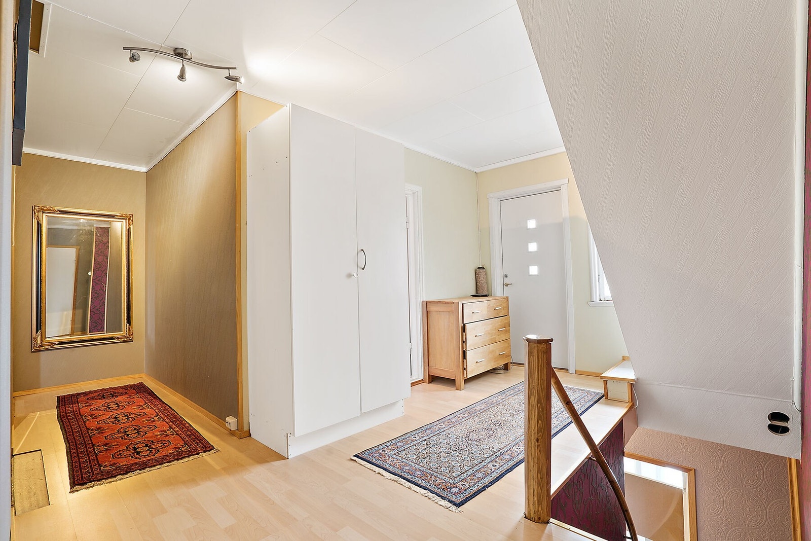 Trappeoppgang med tilgang til utsiktsrik veranda! Galleribilde