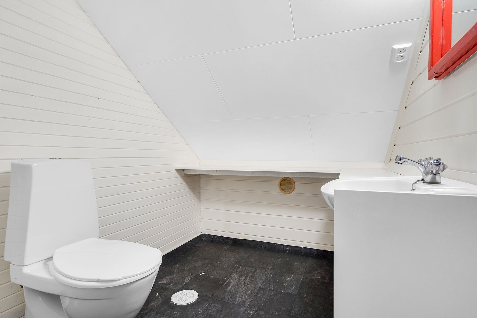 Bad på loft. Galleribilde