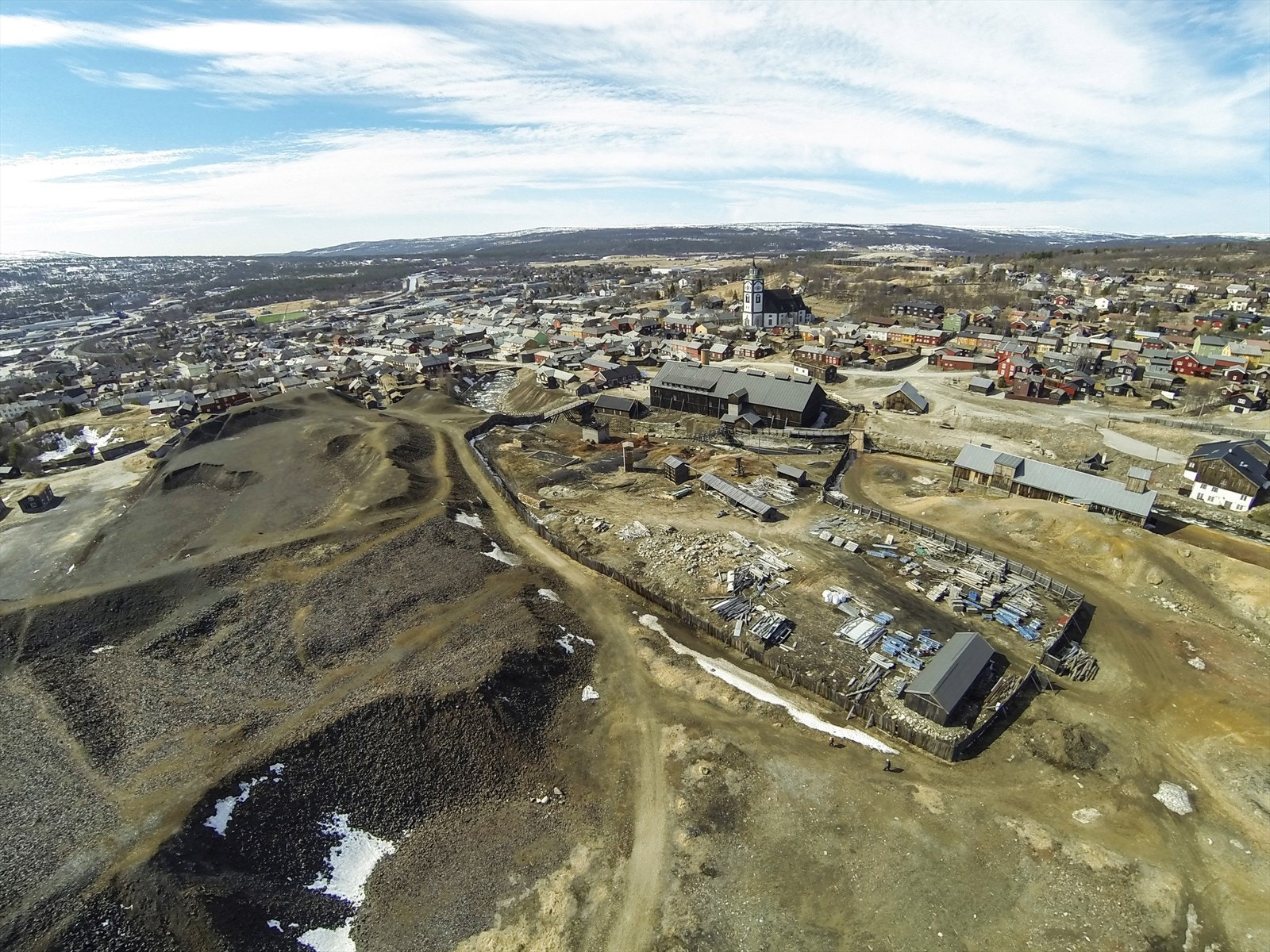 Om sommeren myldrer det av liv i Rørosgatene, og setergrender i regionen byr på konserter og arrangement. Galleribilde