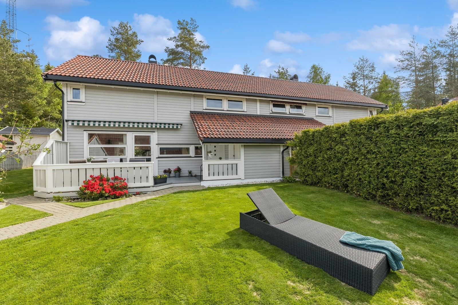 Her er det godt med tumleplass for både små og store. Boligen ligger i Nittedal kommune. Mange som bor i området, pendler til Oslo enten via tog. buss eller bil. Galleribilde