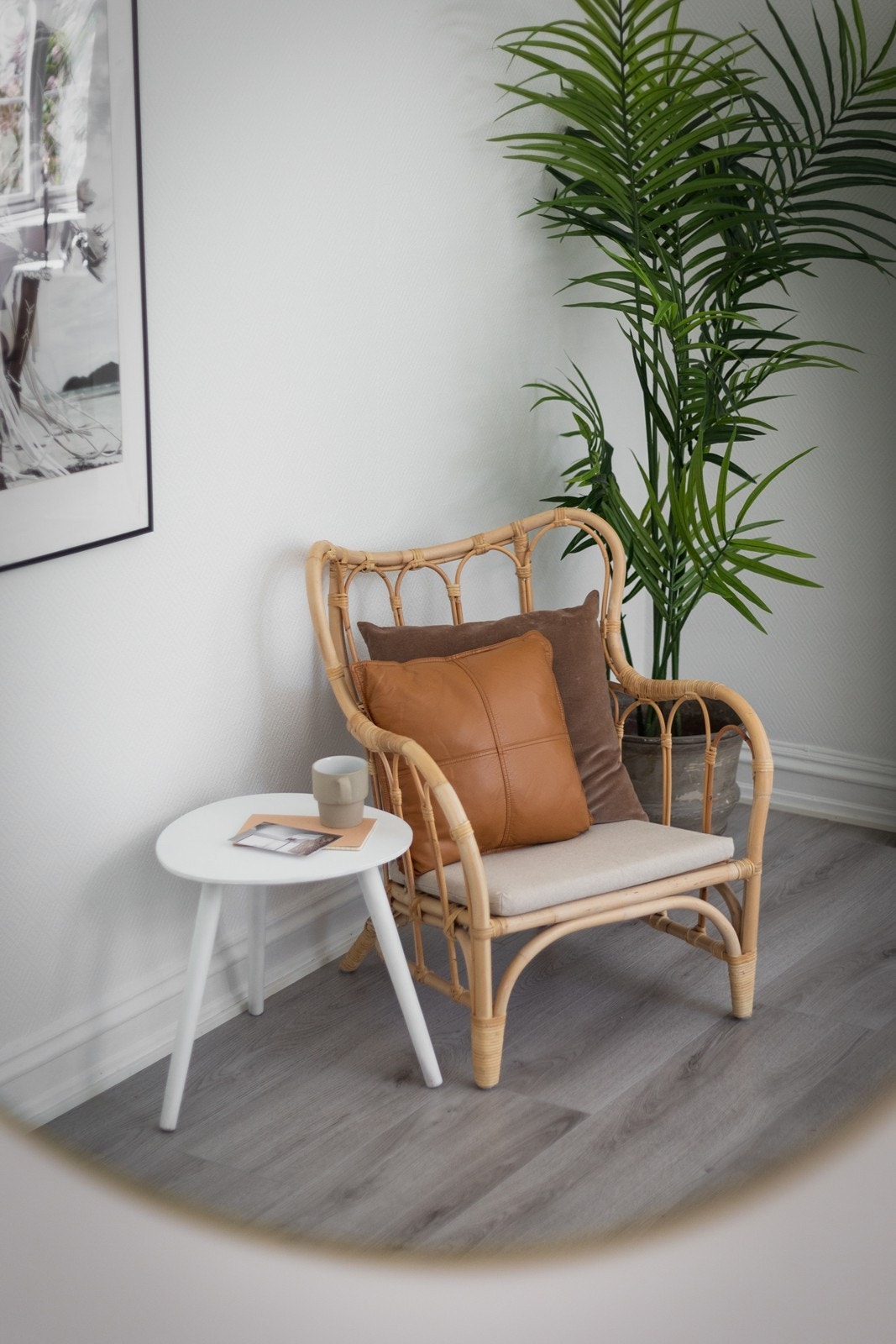 Leiligheten er enkel å innrede. Stuen har plass til både soveløsning, sofa og tv. Galleribilde