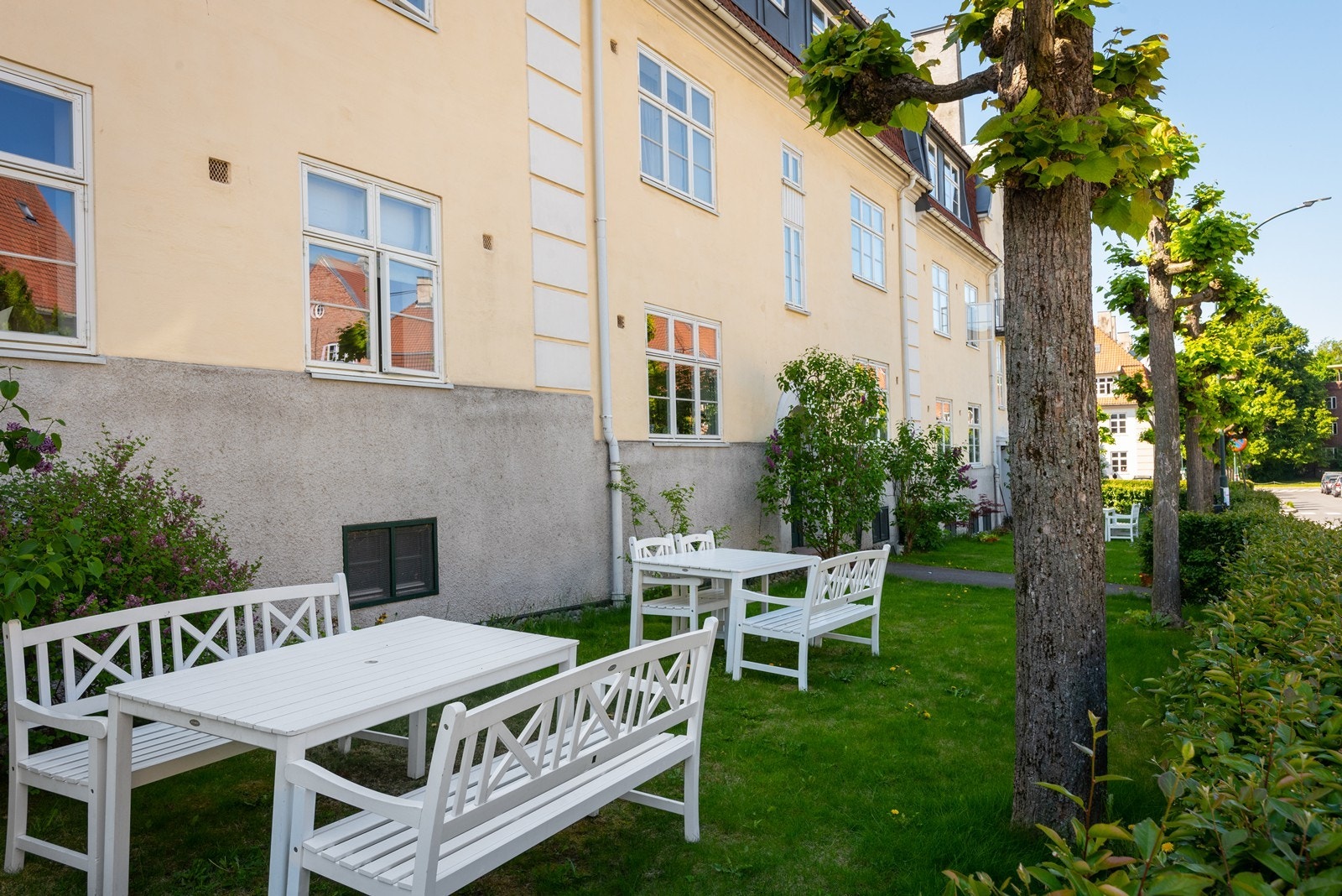 Gården omsluttes av flotte fellesarealer. Galleribilde