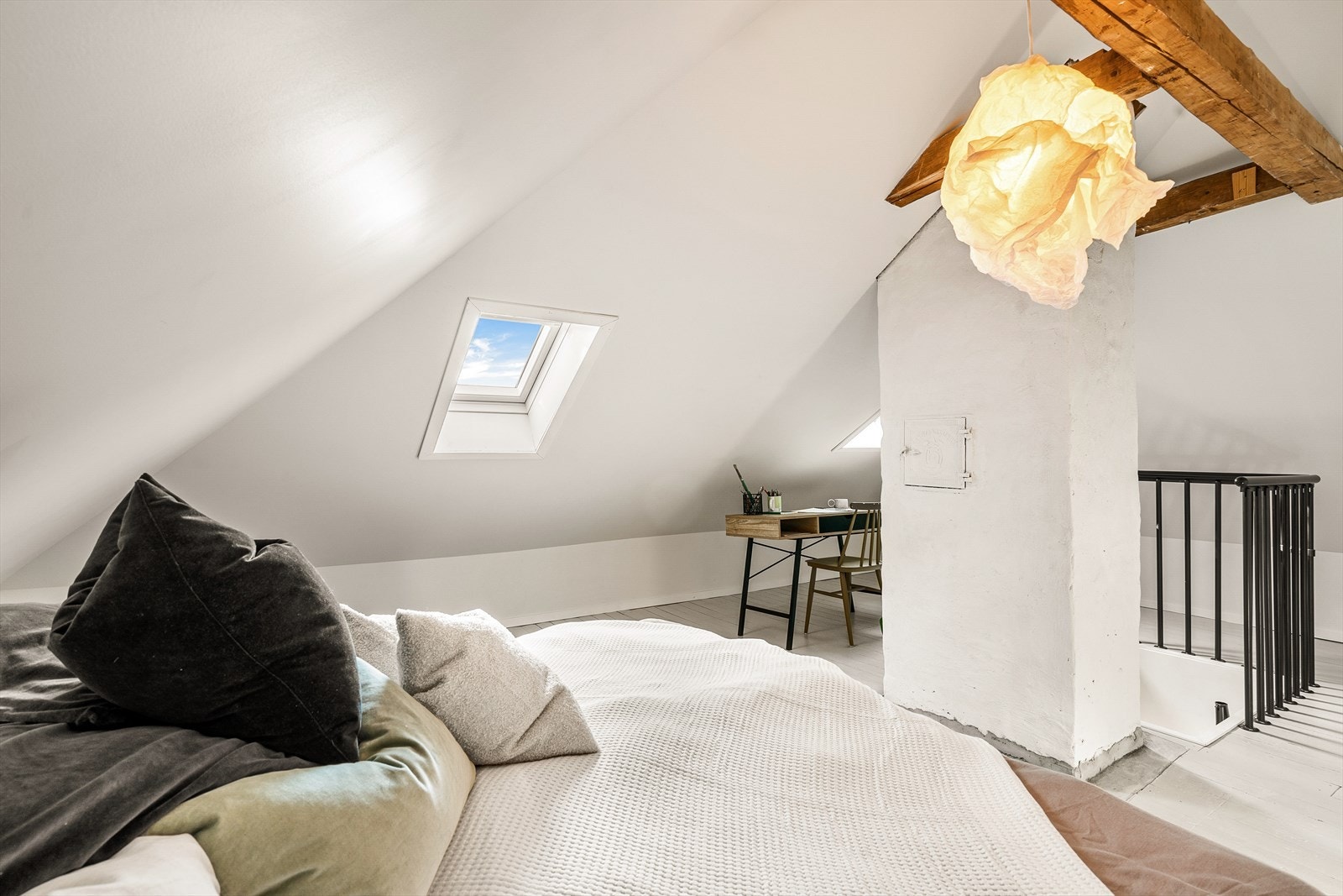 Loftet blir i dag brukt som soverom og kontor. Galleribilde
