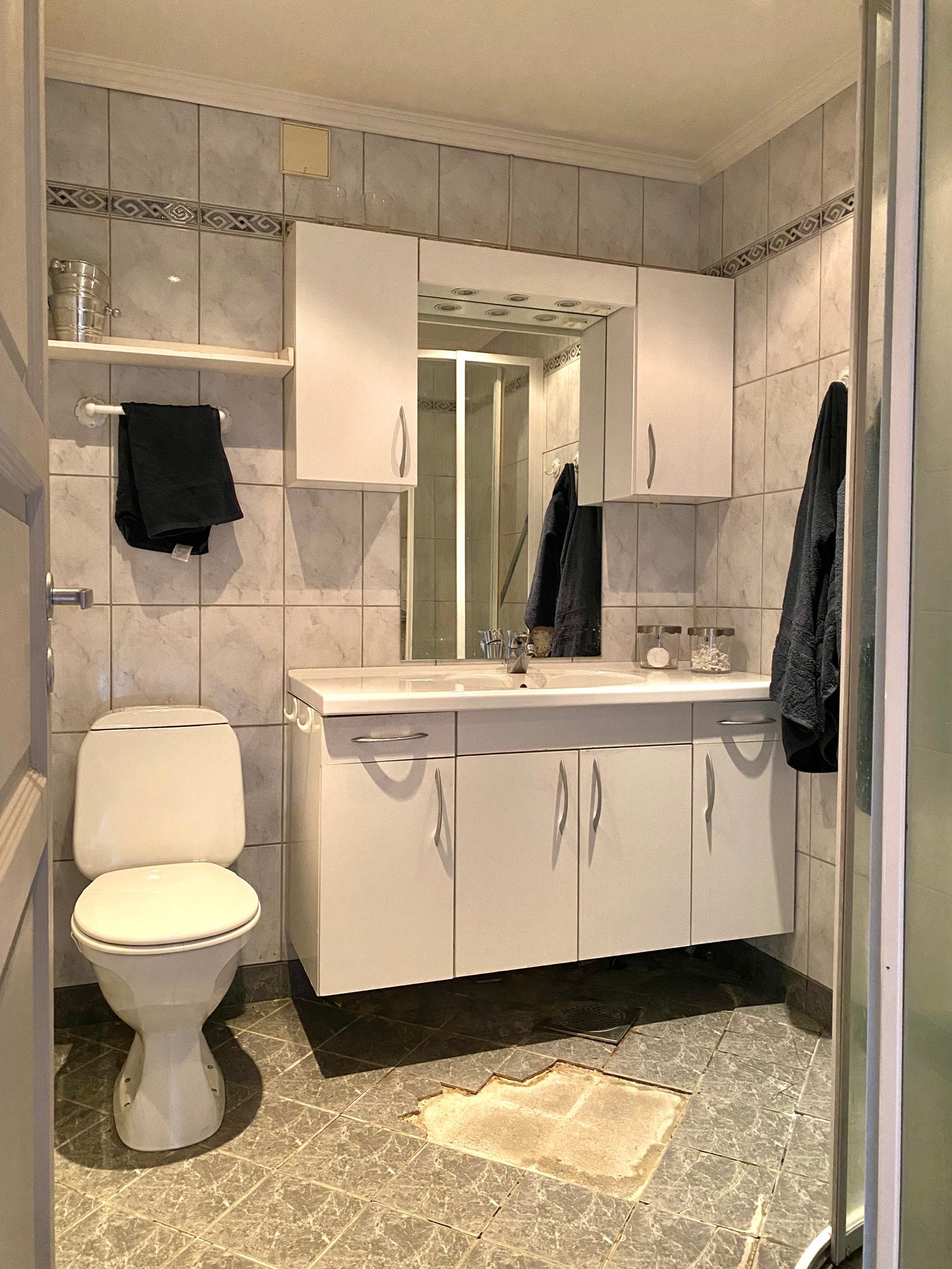 Bad/wc har behov for fullstendig rehabilitering Galleribilde
