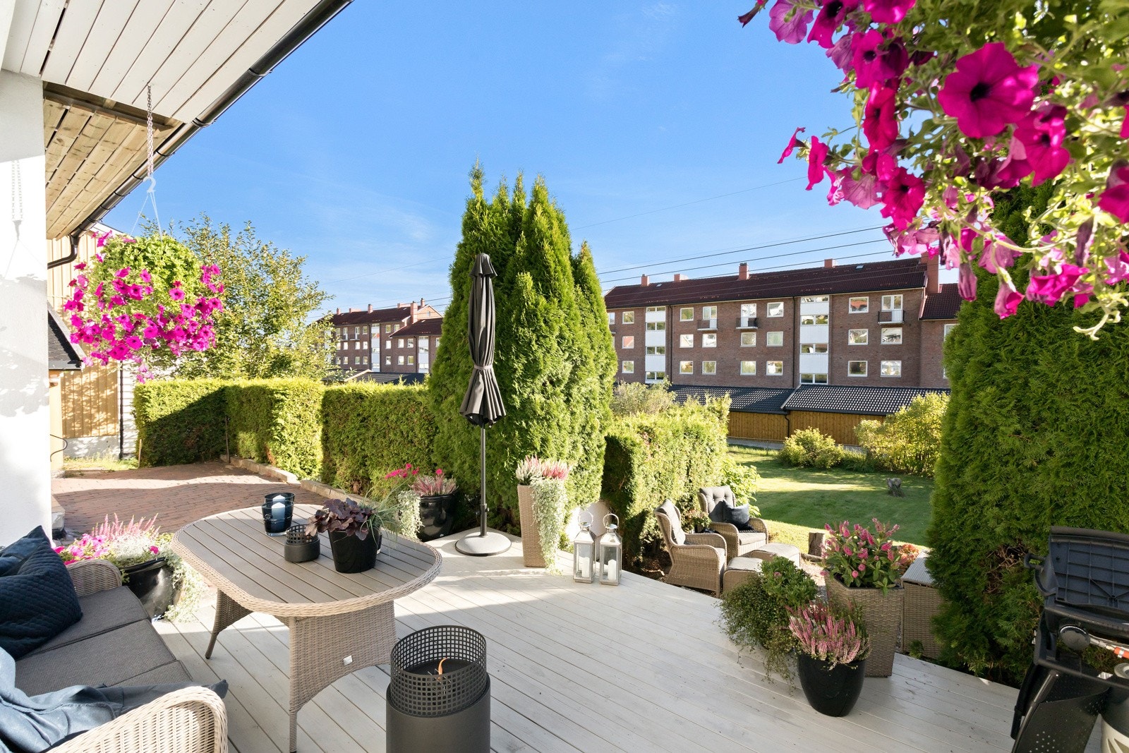 Usjenerte pent beplantede uteområder Galleribilde