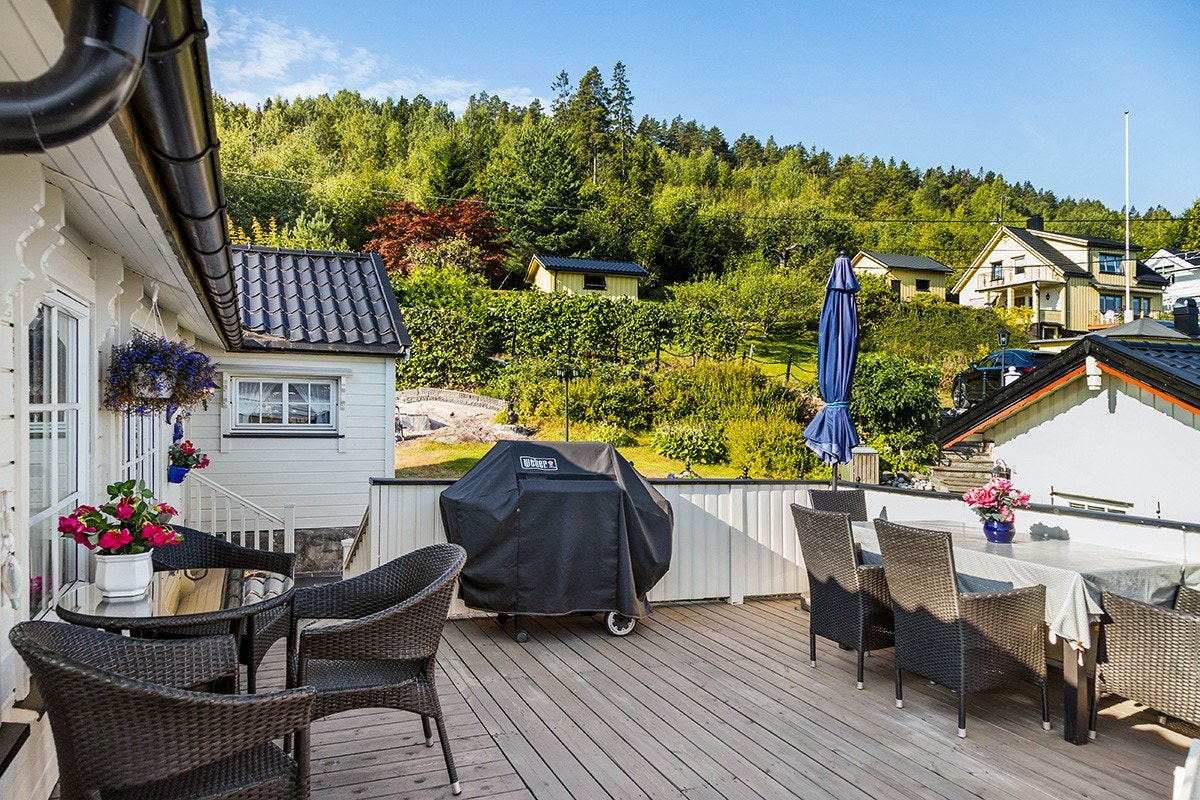 Stor flott terrasse med fantastisk utsikt. Galleribilde
