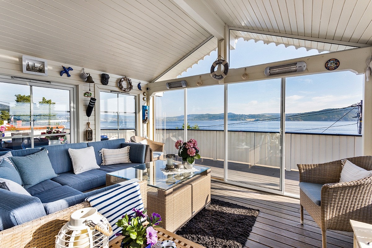 Innglasset terrasse med utsikt som kan nytes året rundt. Galleribilde