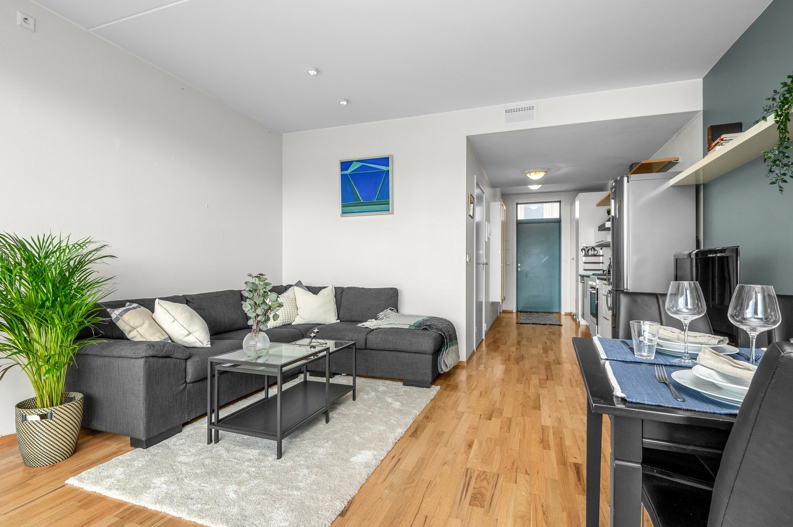 På stuen er det plass til en spisegruppe. Galleribilde