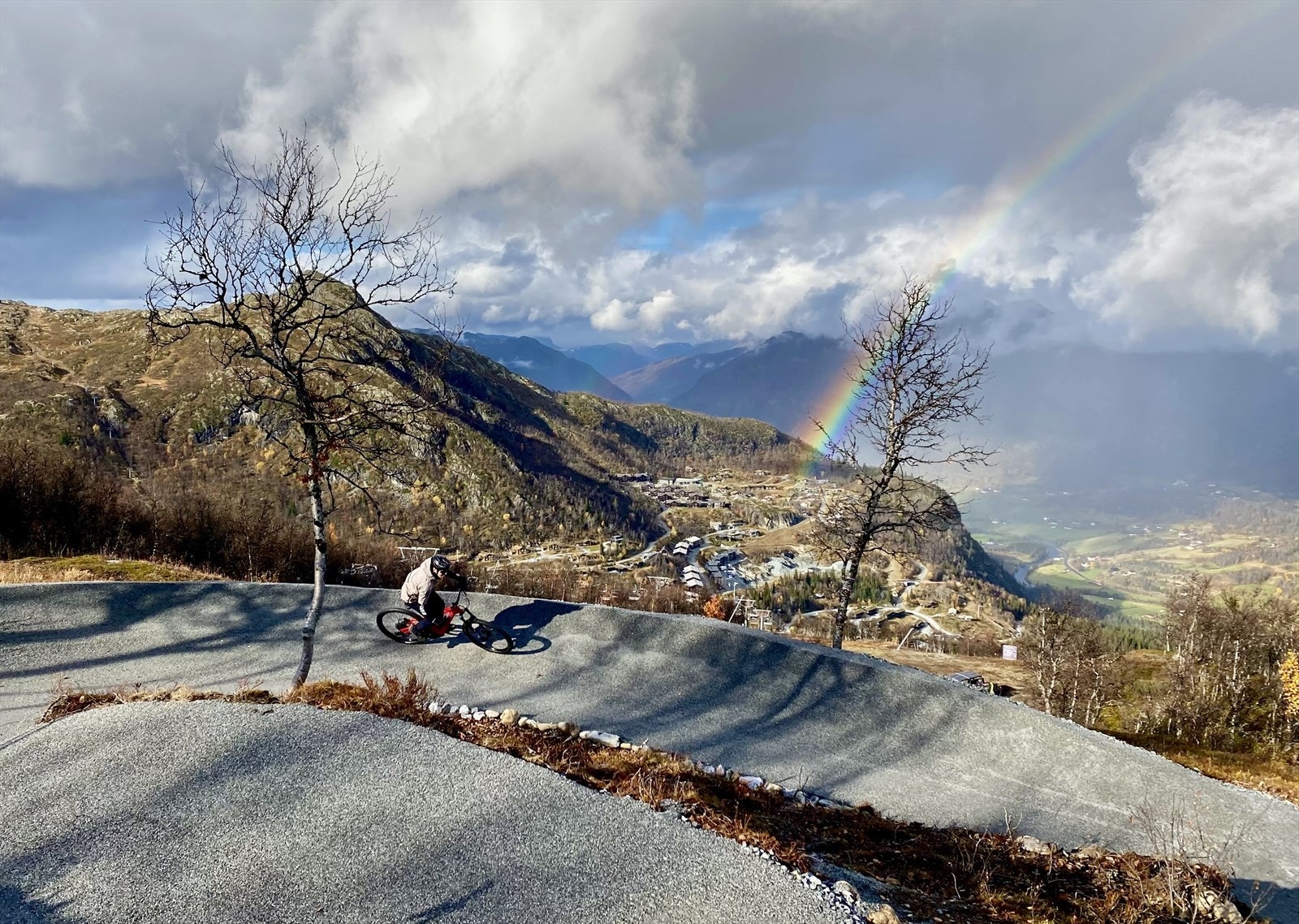 I sommersesongen har du kort vei til flotte flytstier i heisanlegget. Bilde er fra Silverstone, og til sommeren åpner enda en ny sti ned Sentrumsløypa. Galleribilde